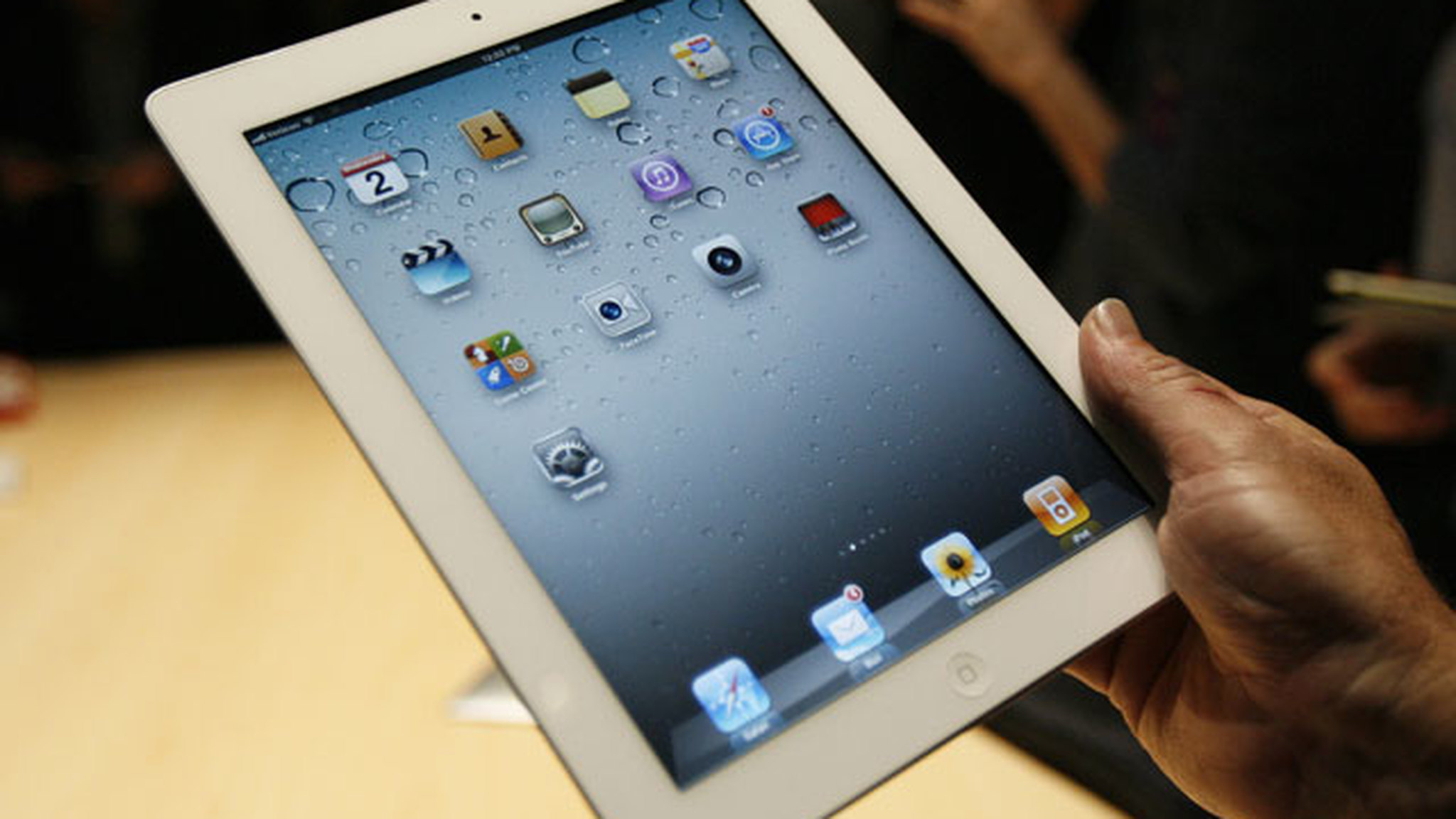 Место в очереди за iPad 2 стоит дороже самого планшетника