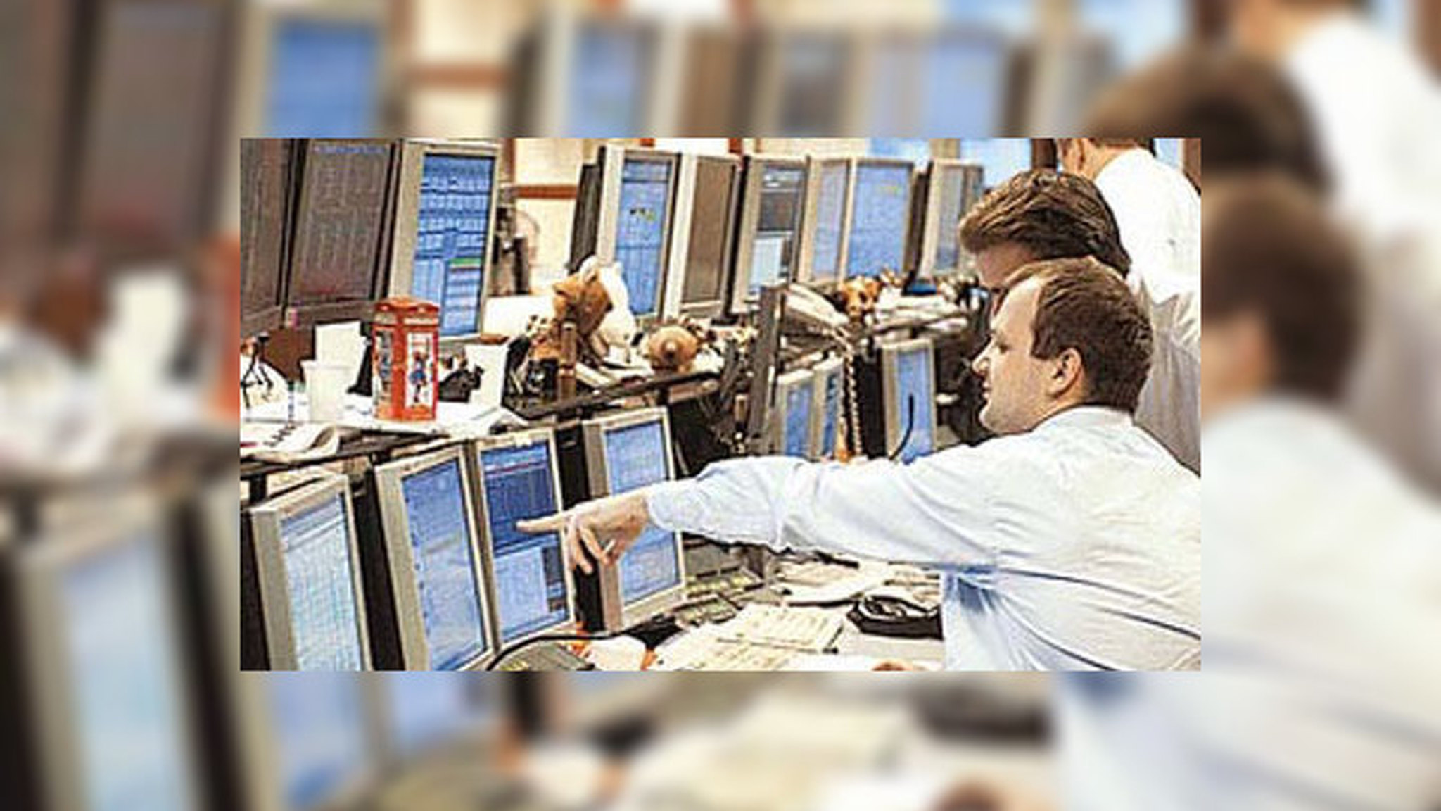 Взрывы в московском метро опустили котировки бирж только на полчаса