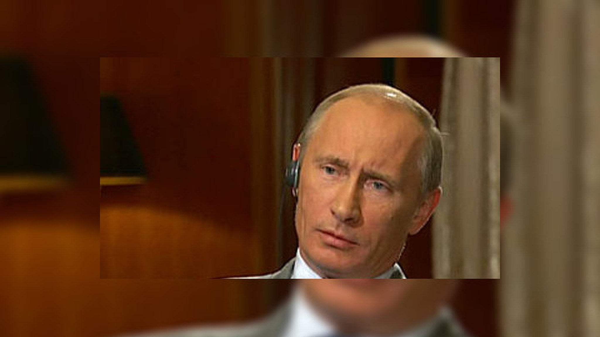 Париж встретит Путина по-русски