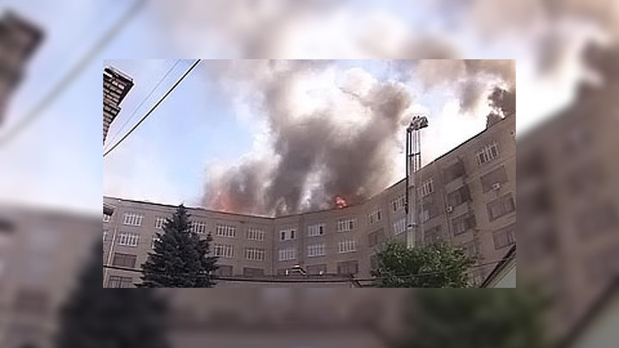 Пожар в "Алмаз-Антее" окрасил небо в черный цвет
