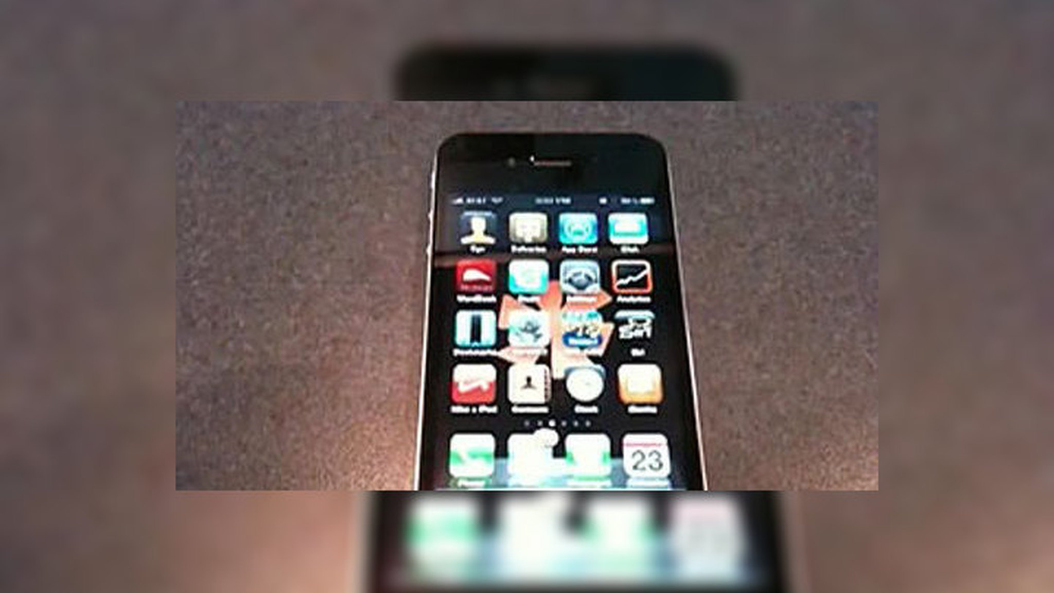 Судьба iPhone 4 в России зависит от мнения соседей