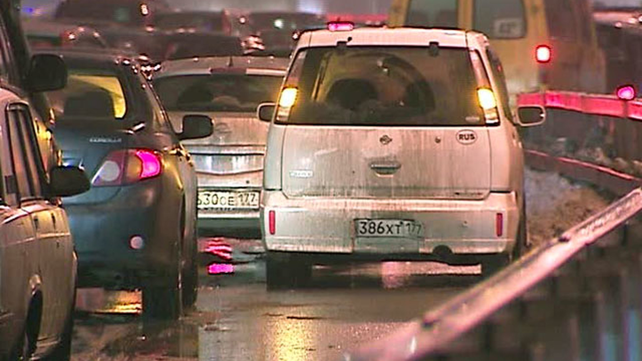 Расширять дороги в Москве некуда. Эфир программы "Скажите прямо"