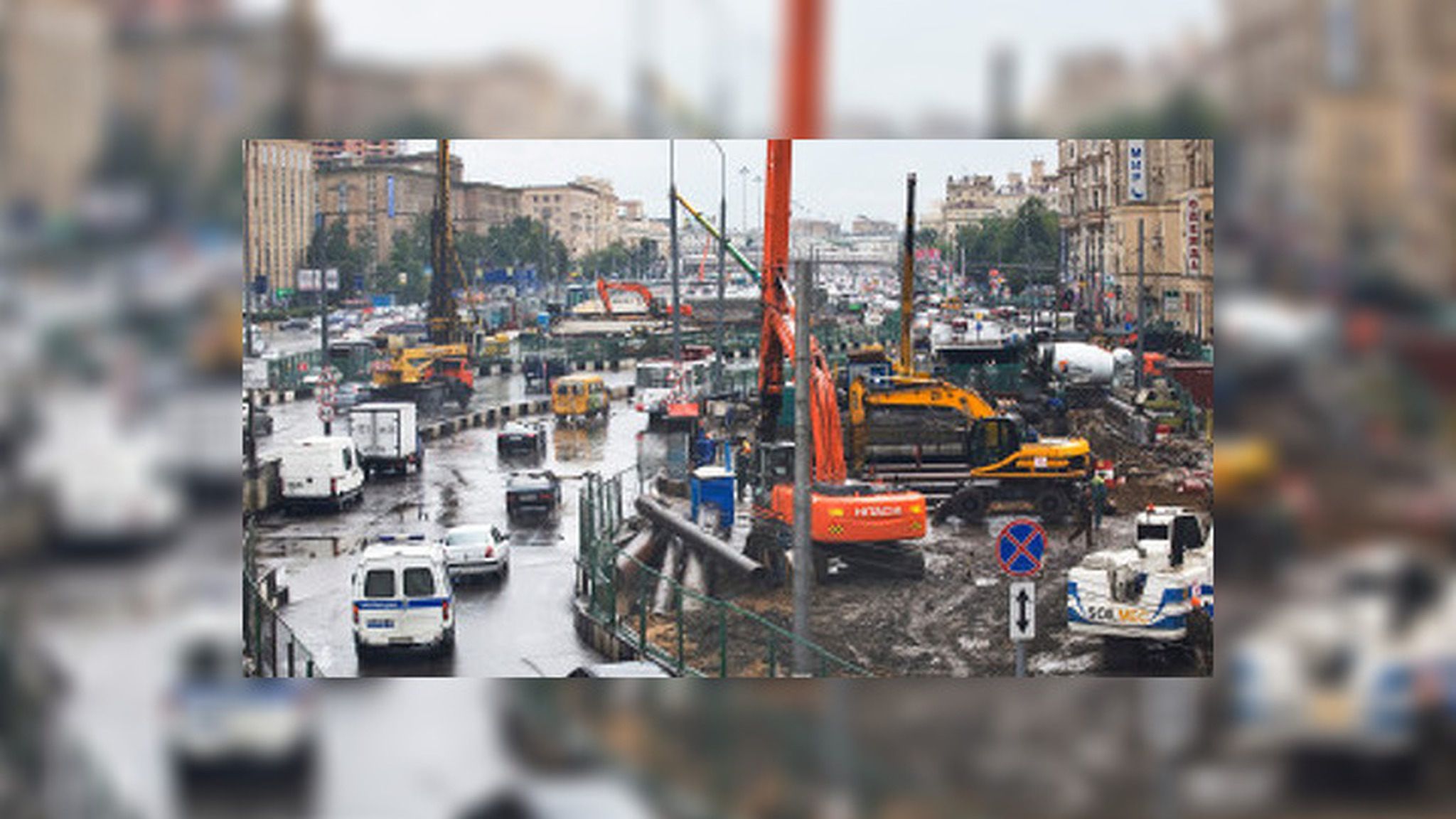 В Петербурге вместе со снегом сошёл асфальт