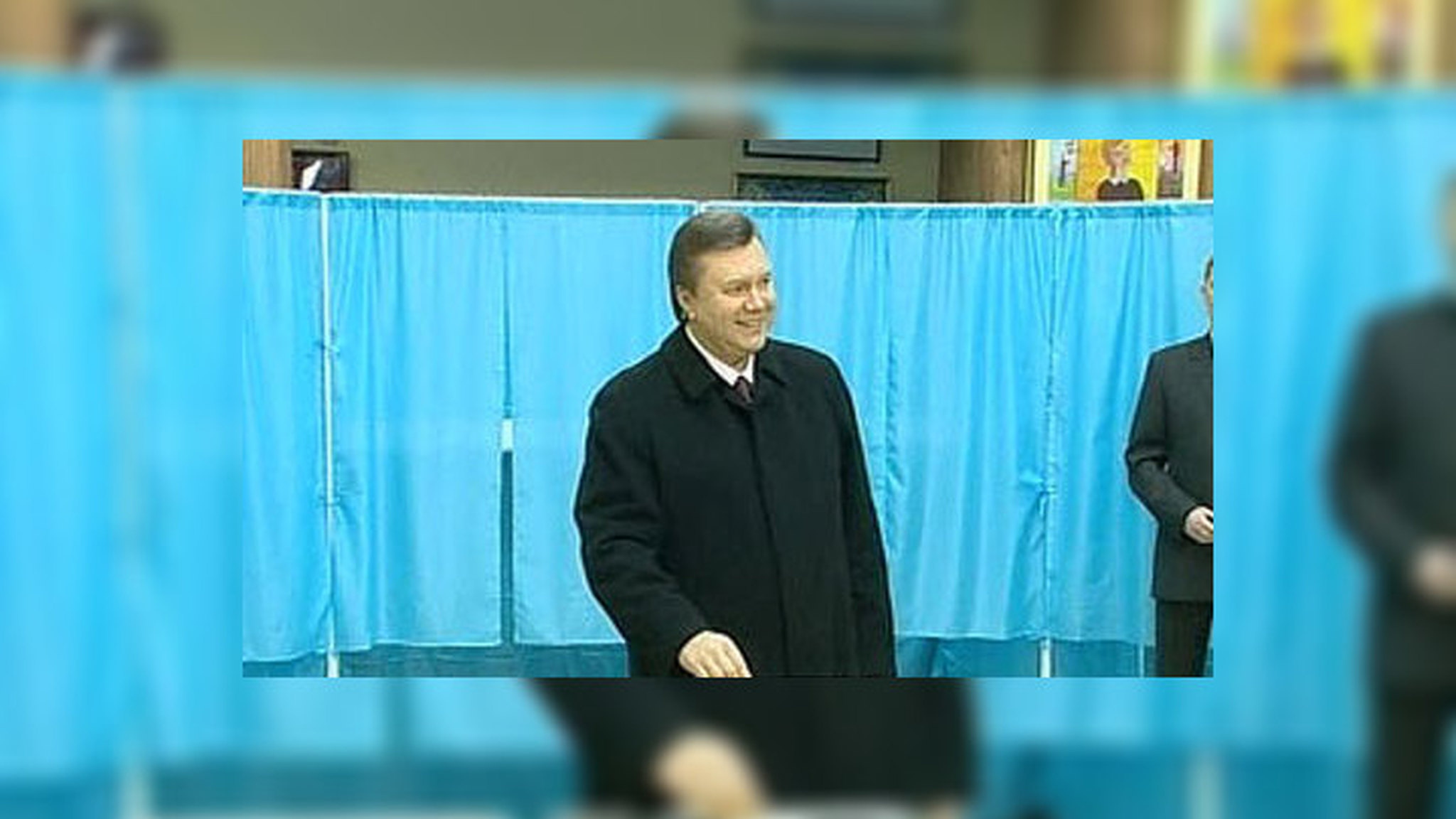 Разрыв между Януковичем и Тимошенко начал расти