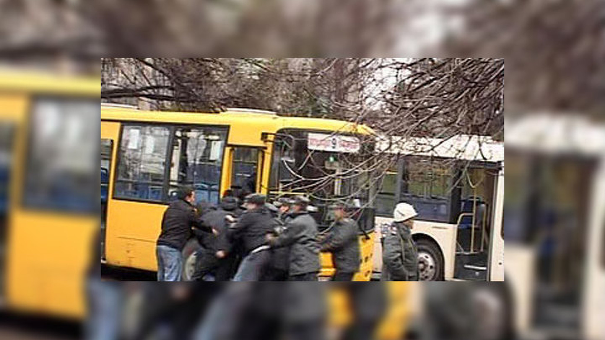 Андрей Грозин: насильственная смена власти стала в Киргизии национальной традицией