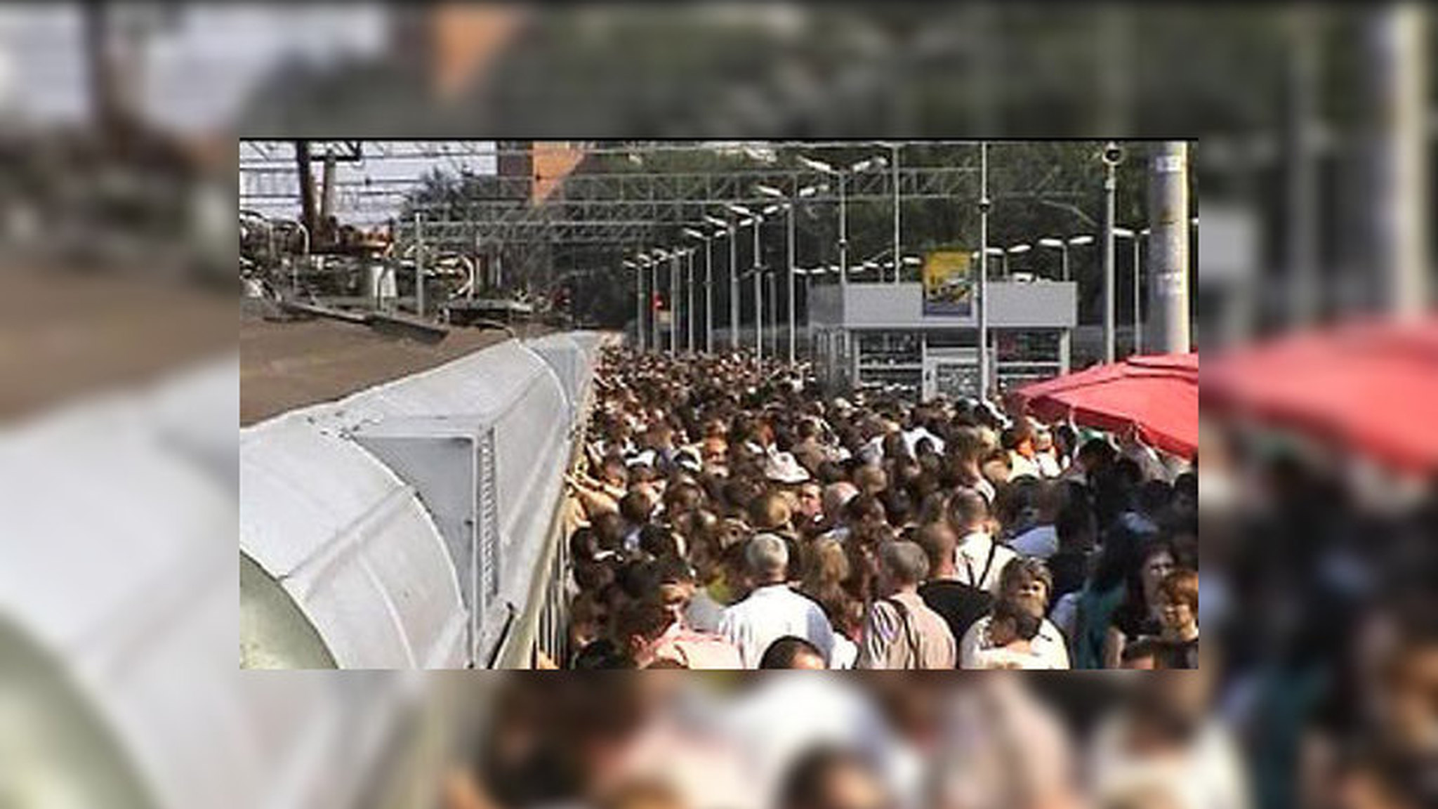 Коллапс перекинулся с московских дорог на электрички