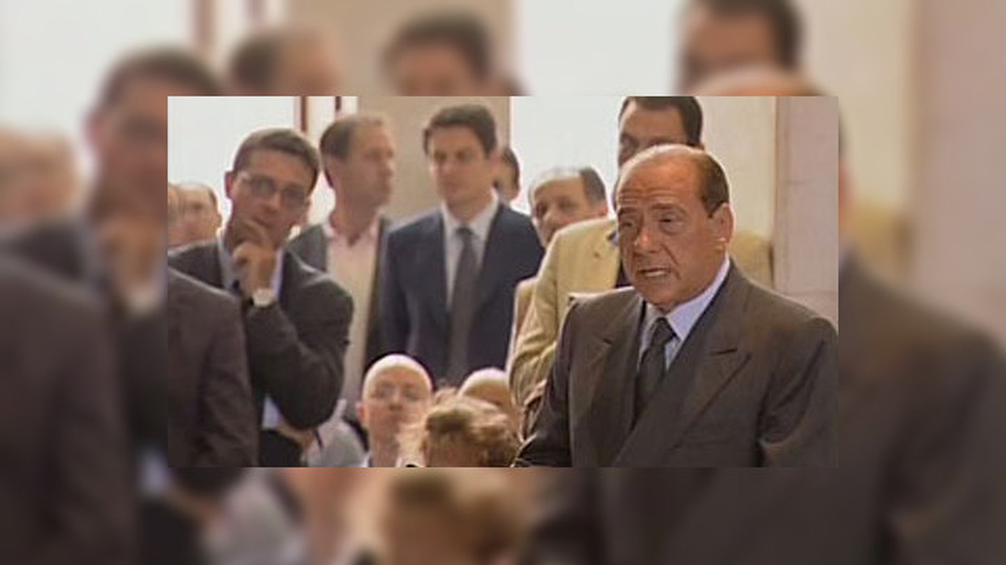 Пилоты самолета Сильвио Берлускони решили перестраховаться