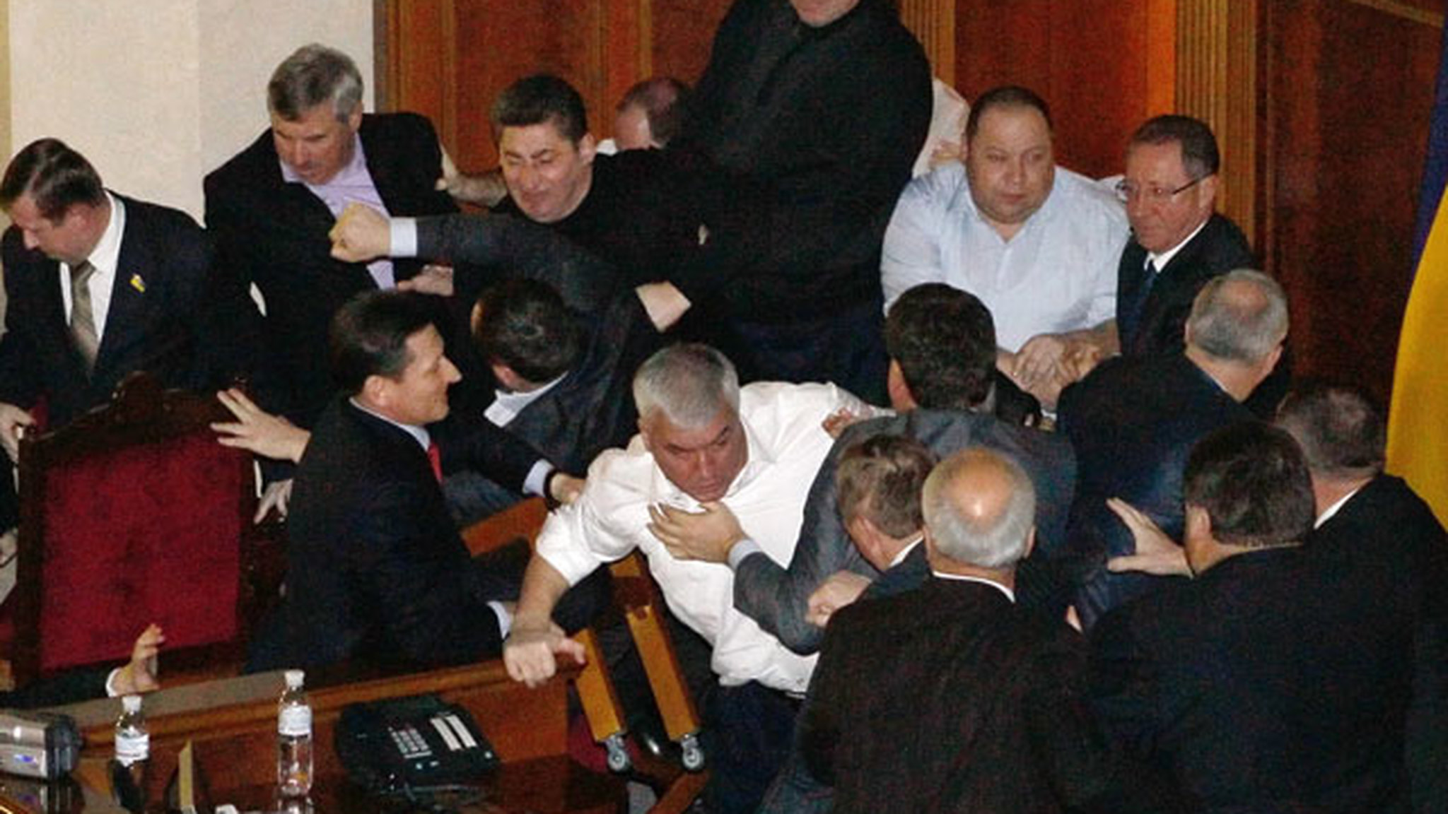 У украинской оппозиции нет сил даже на драку