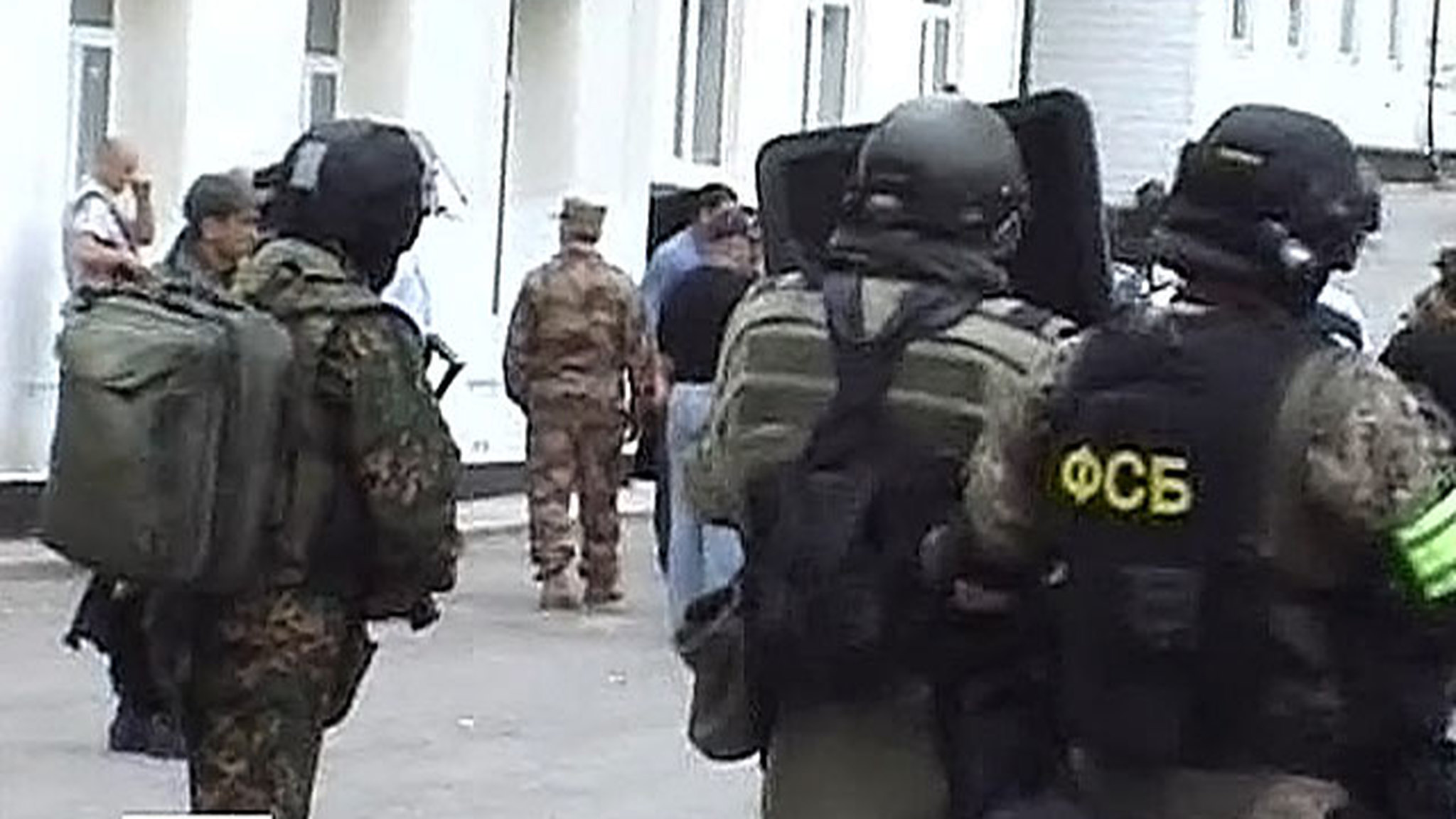 В "заминированном" супермаркете нашли сумку с оружием