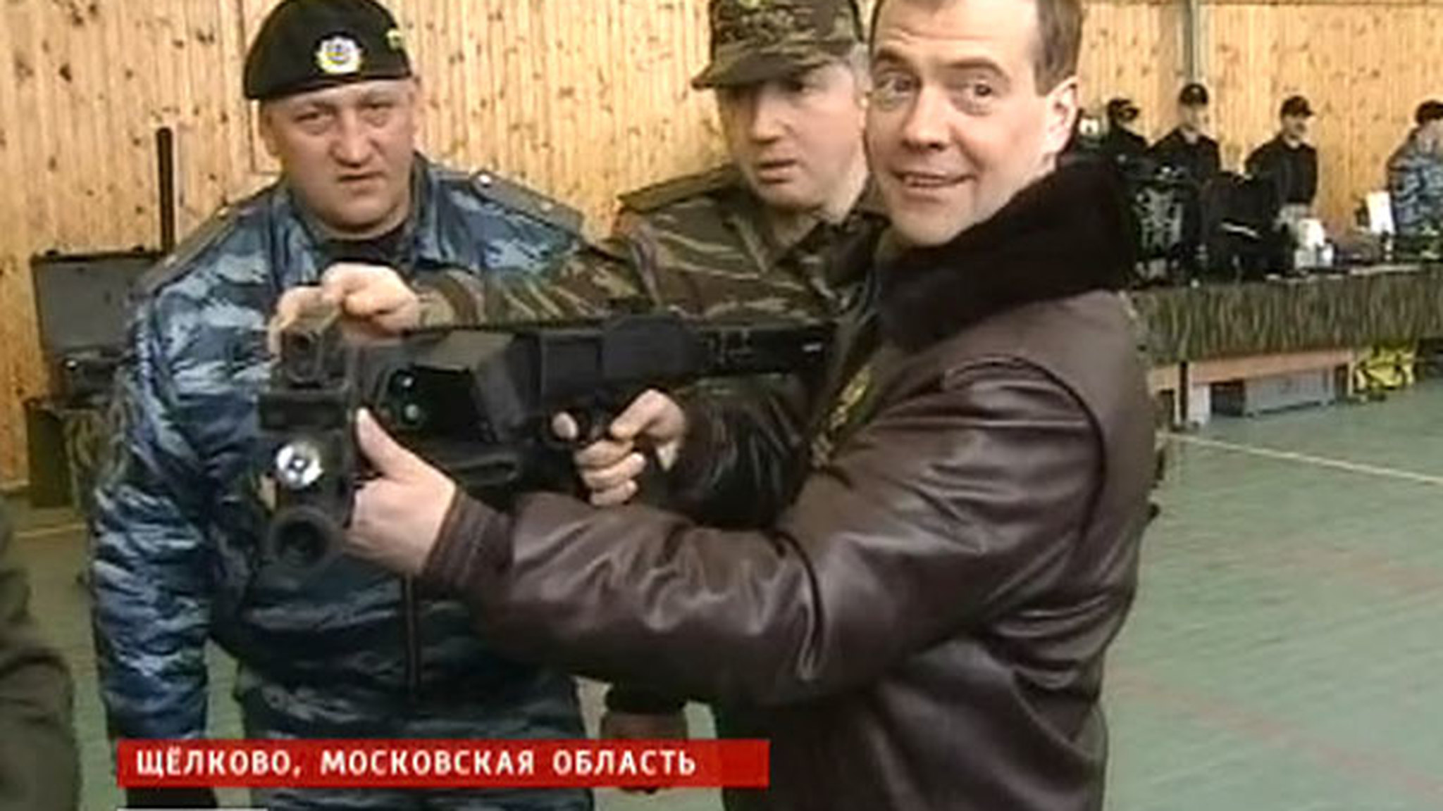 Президент проверил качество табельного оружия