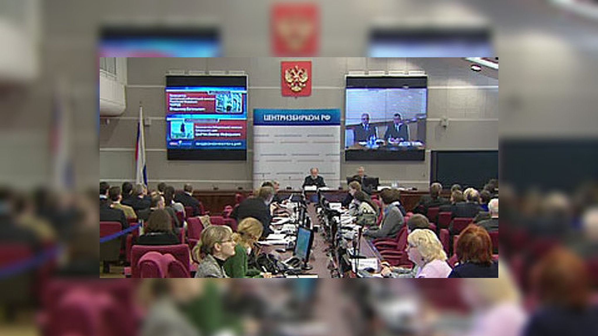 На пятки единороссам наступают коммунисты