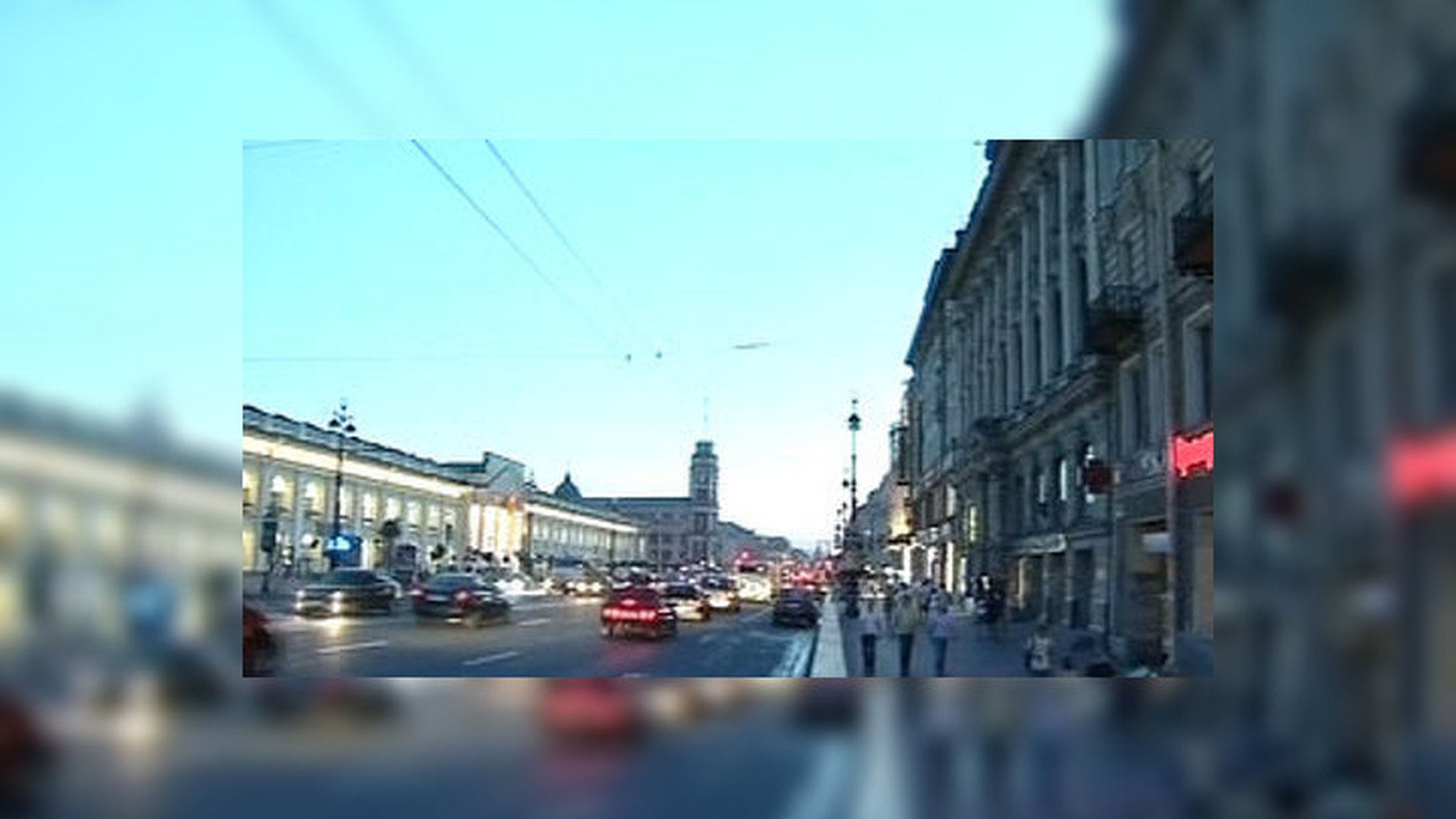 В Петербурге на треть выросли траты горожан на шляпы, мороженое и фруктовый лёд