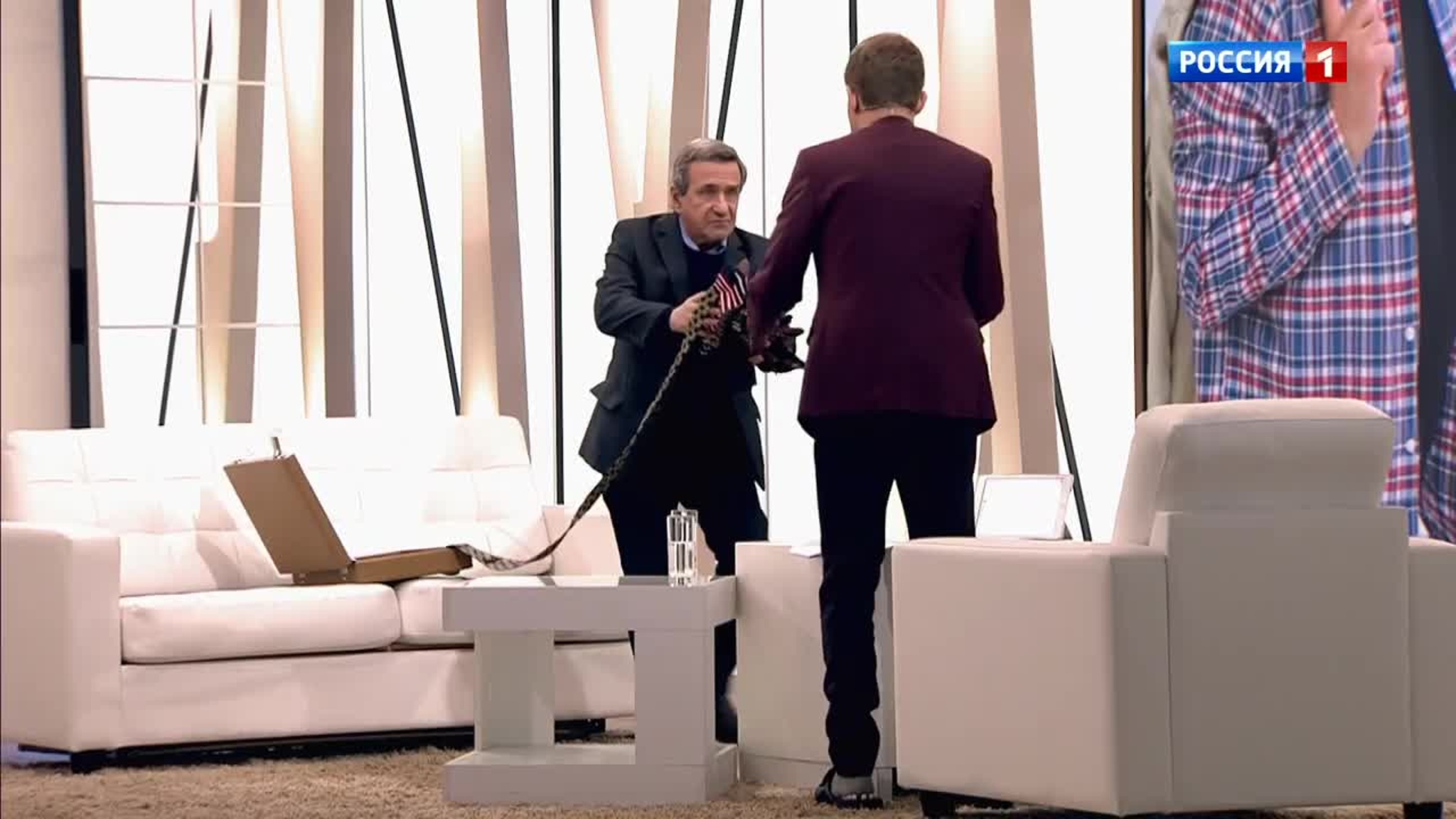 Борис Корчевников получил в подарок "набор холостяка"