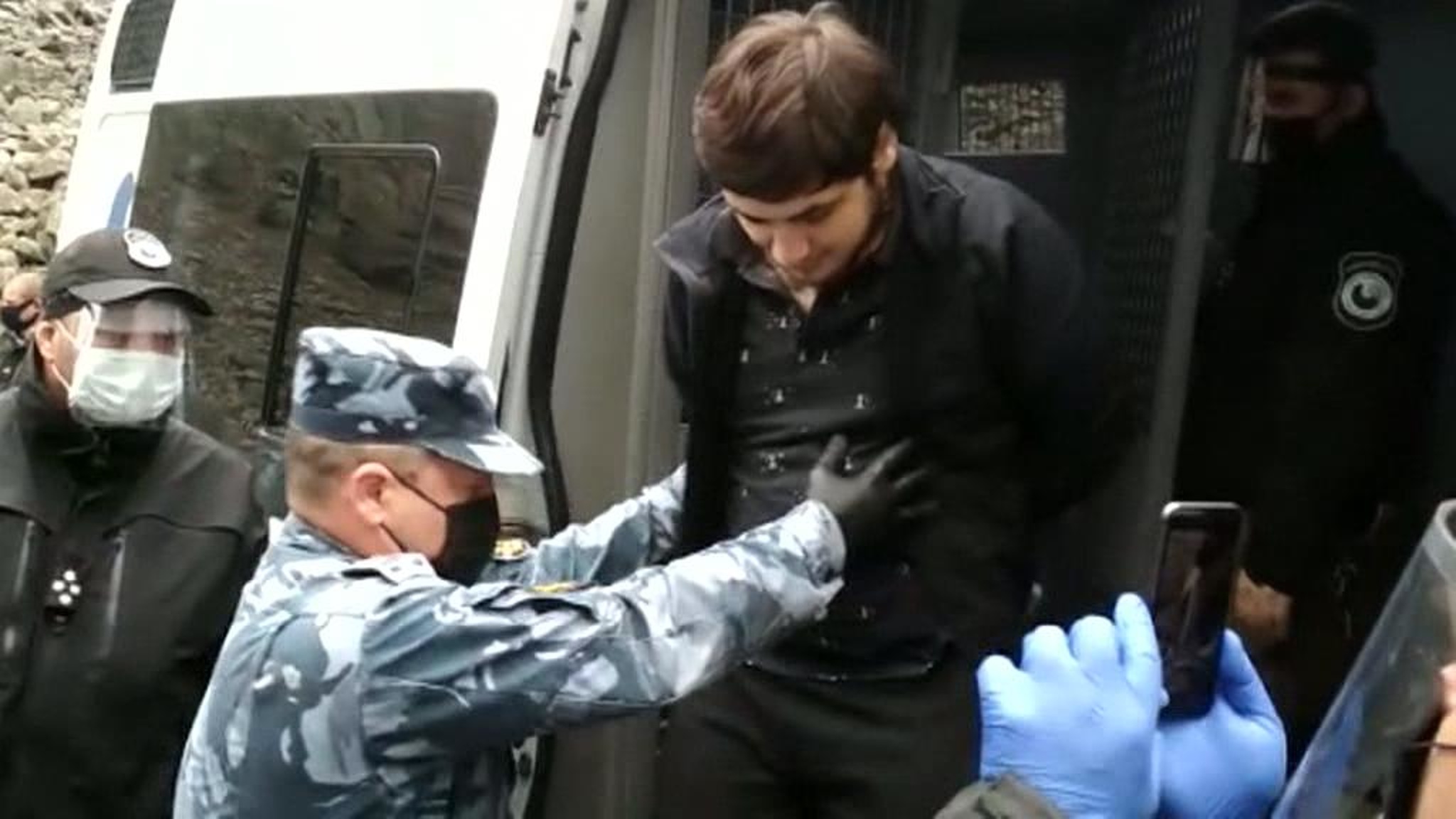 Убийство, наркотики и причинение вреда здоровью: Грузия выдала России трех преступников