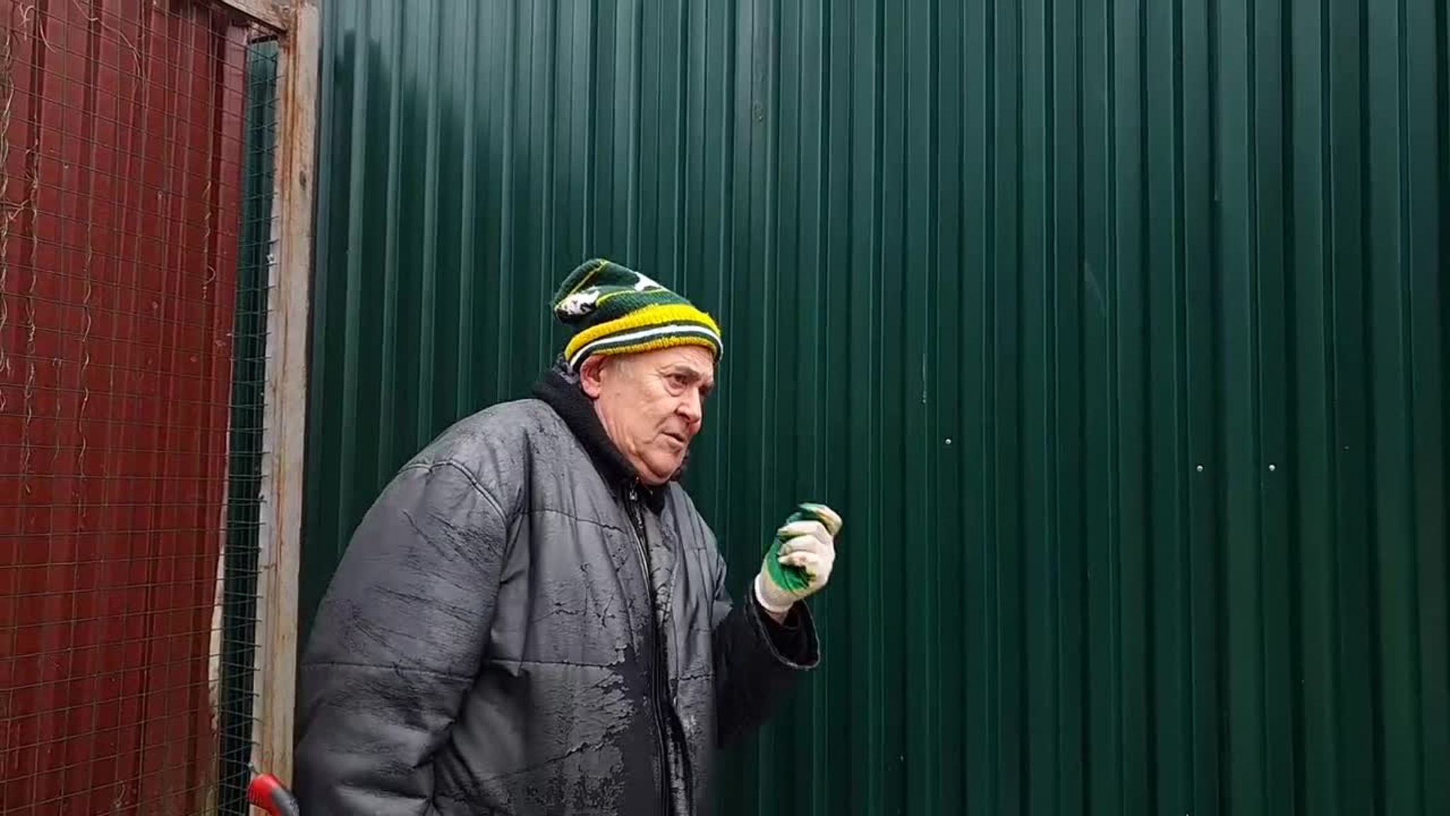 Стоянов в изоляции: социальное дистанцирование с соседями