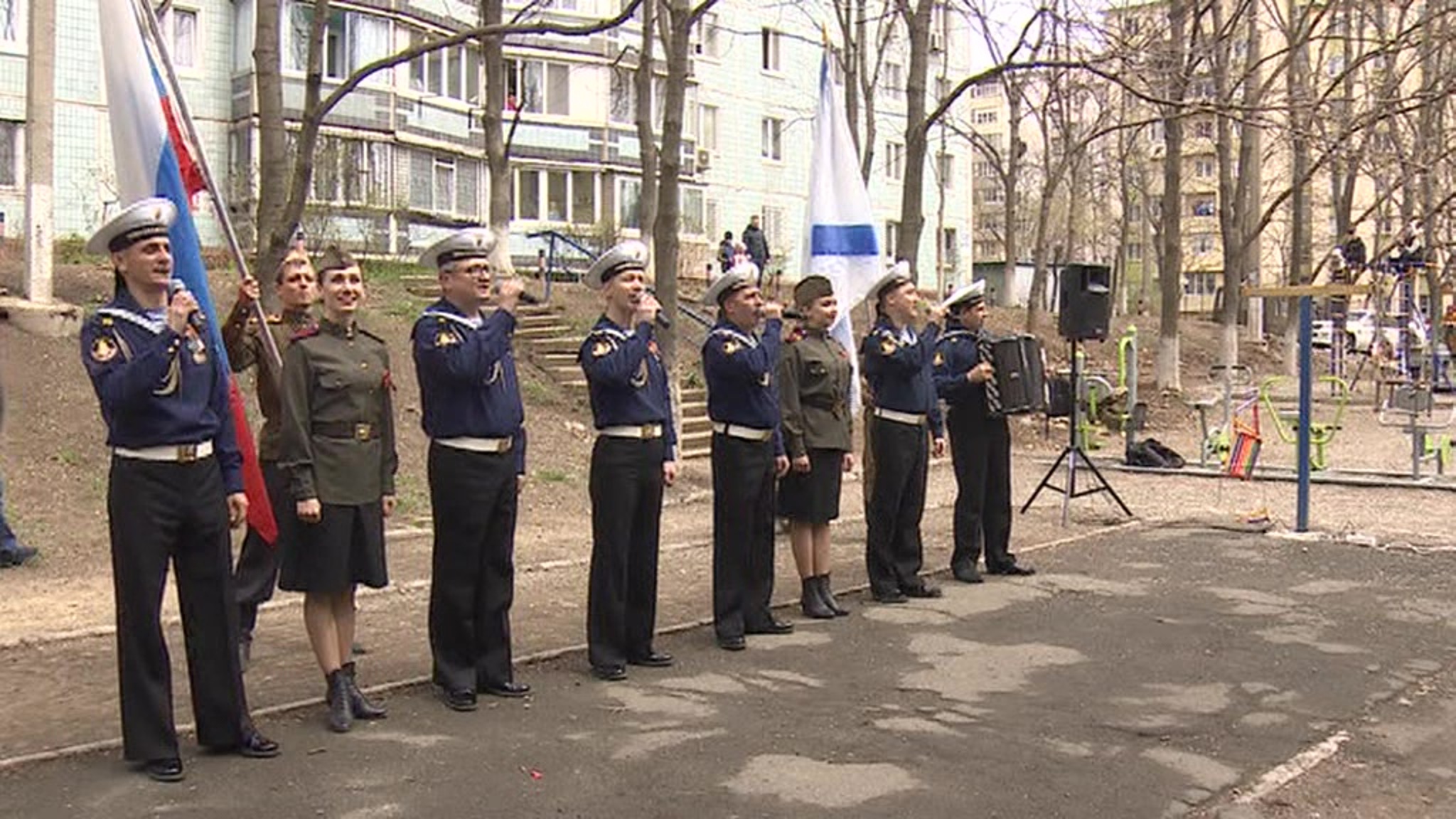 Праздник на дом: коронавирус не помешал найти способ поздравить ветеранов с предстоящим Днем Победы