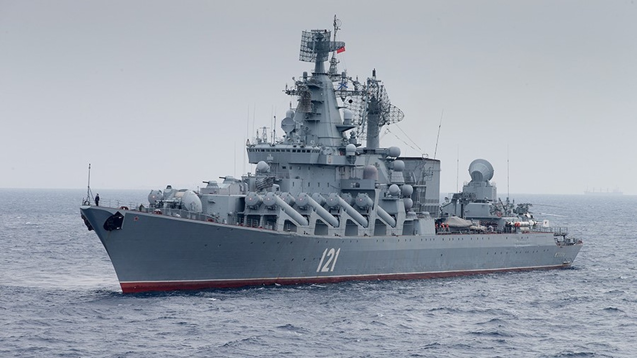 Ракетный крейсер "Москва" вышел в Черное море