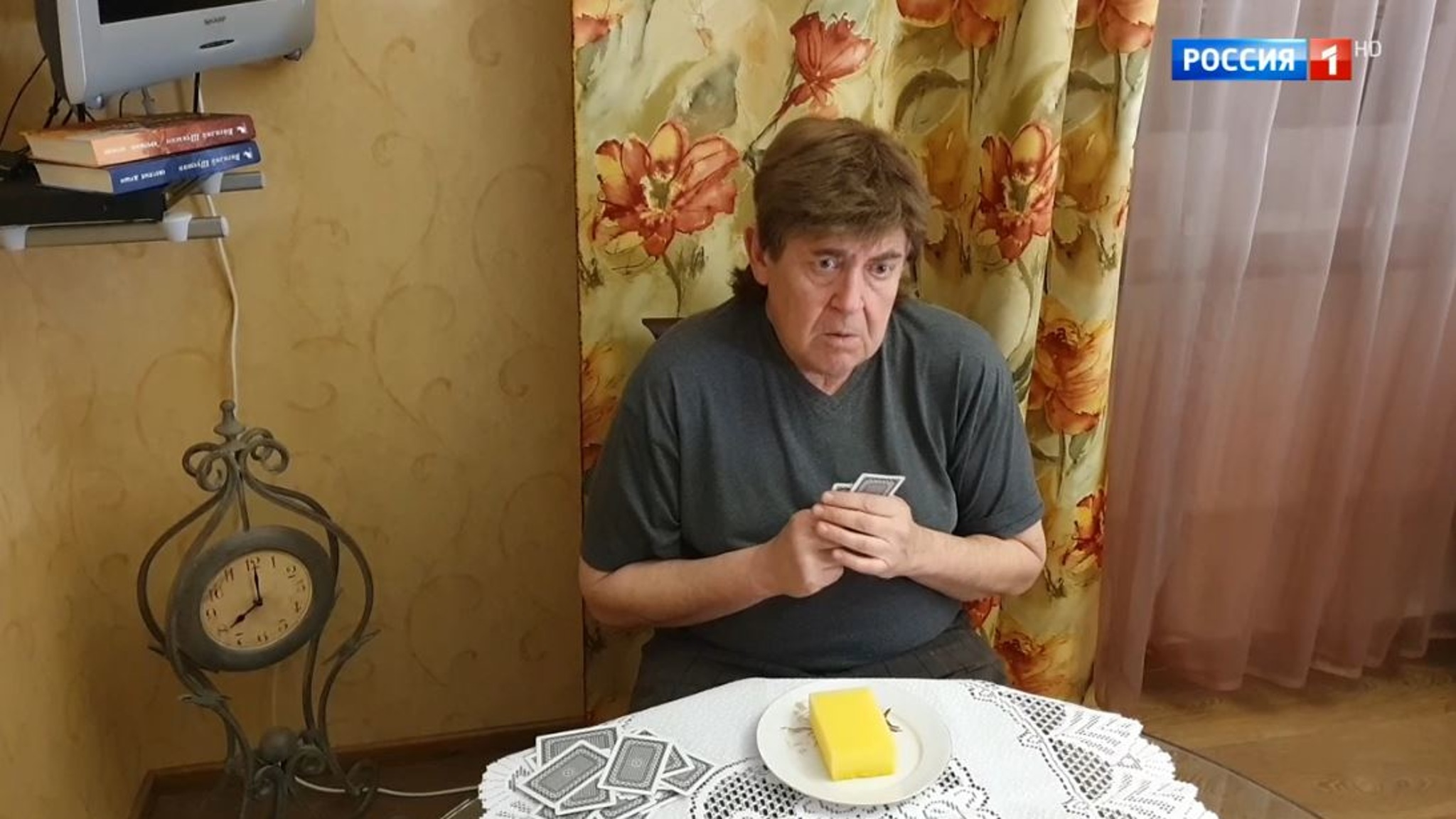 Стоянов в изоляции: карточный долг