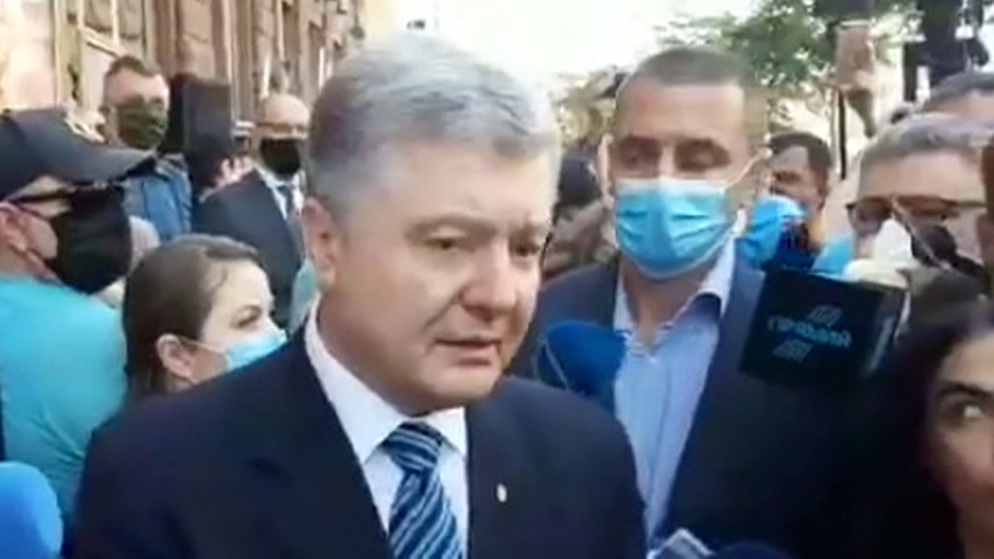 Порошенко пришел на допрос по делу о картинах