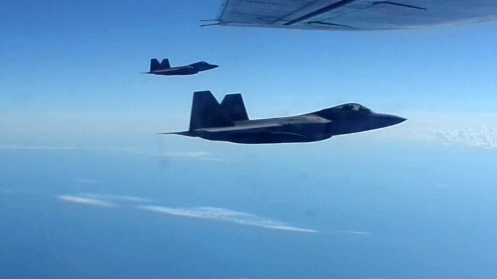 Ту-95 МС пролетели над Тихим океаном и тремя морями
