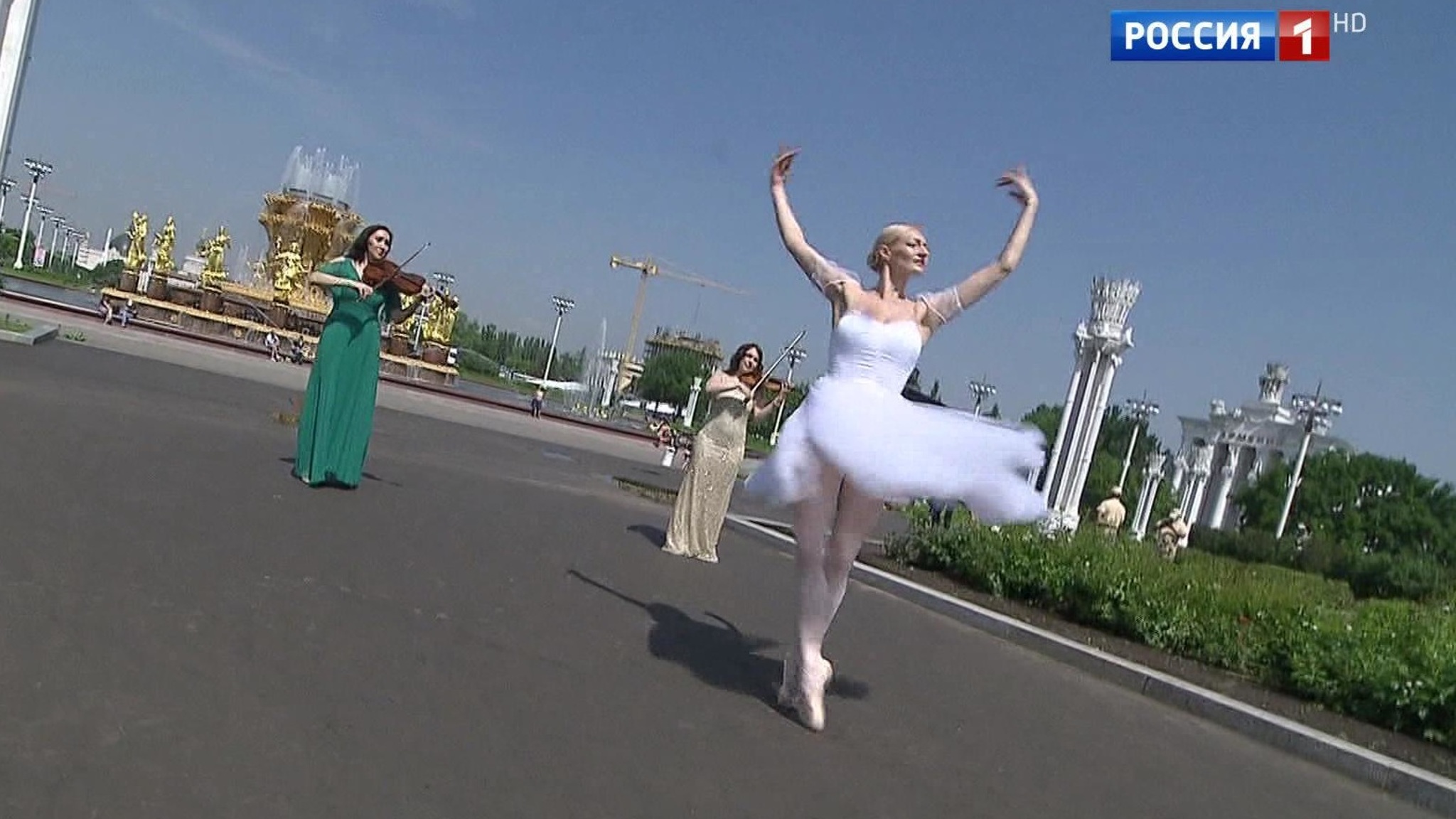 Велопрогулки и балет на ВДНХ: Москва возвращается в привычный ритм