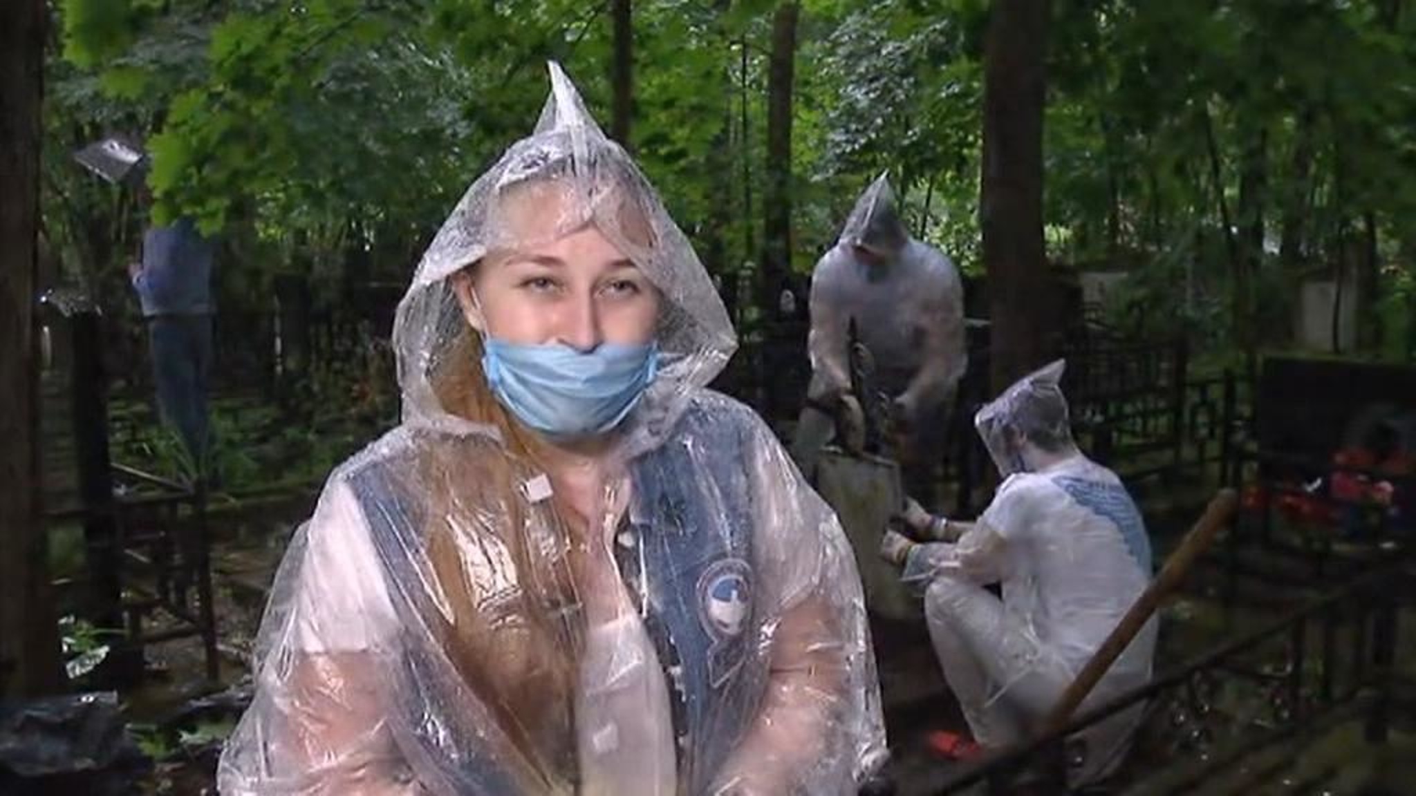 Волонтеры и поисковики провели субботник по благоустройству воинских захоронений