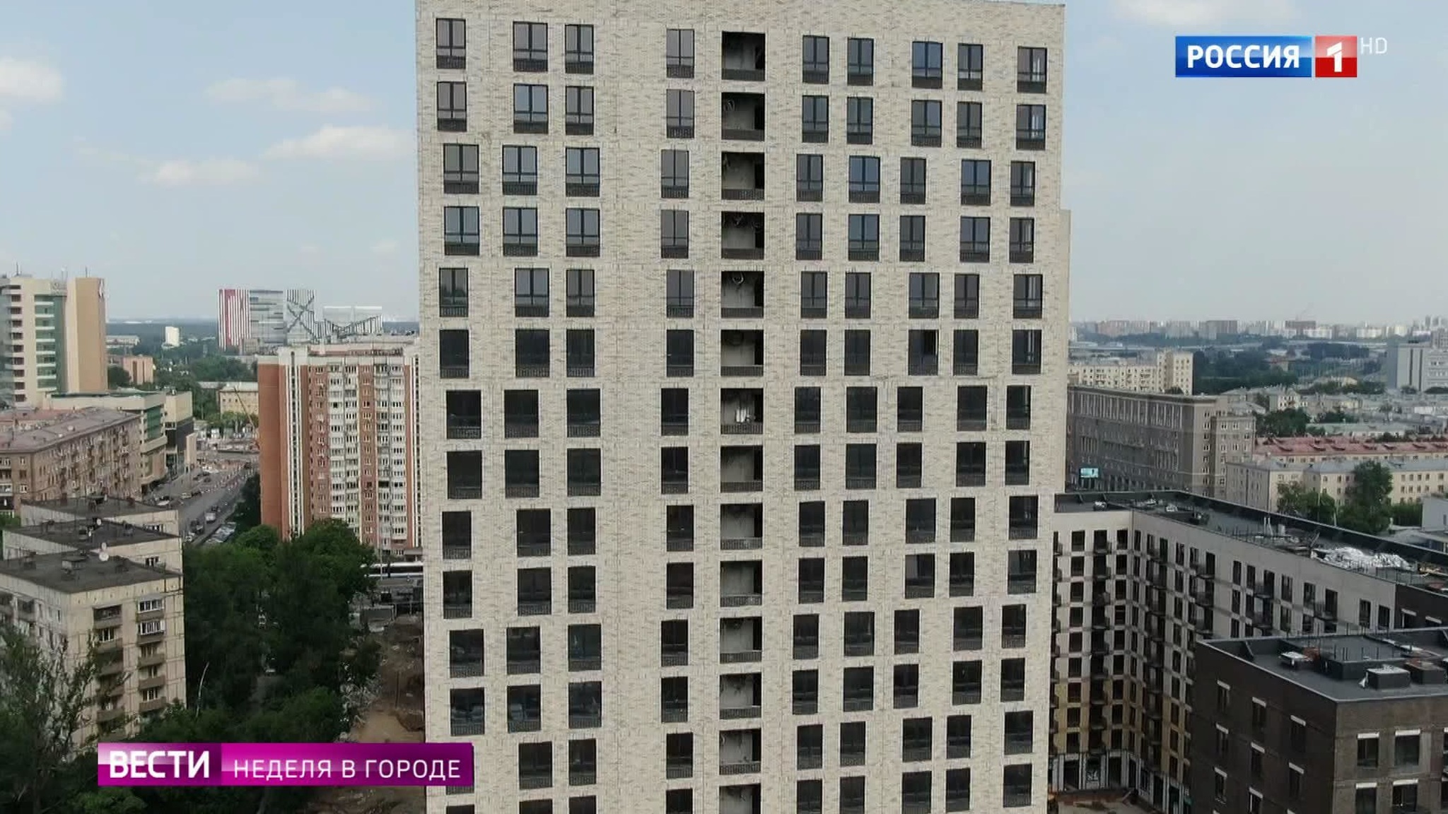 Царь-пандус и оконная асимметрия: странные объекты Москвы