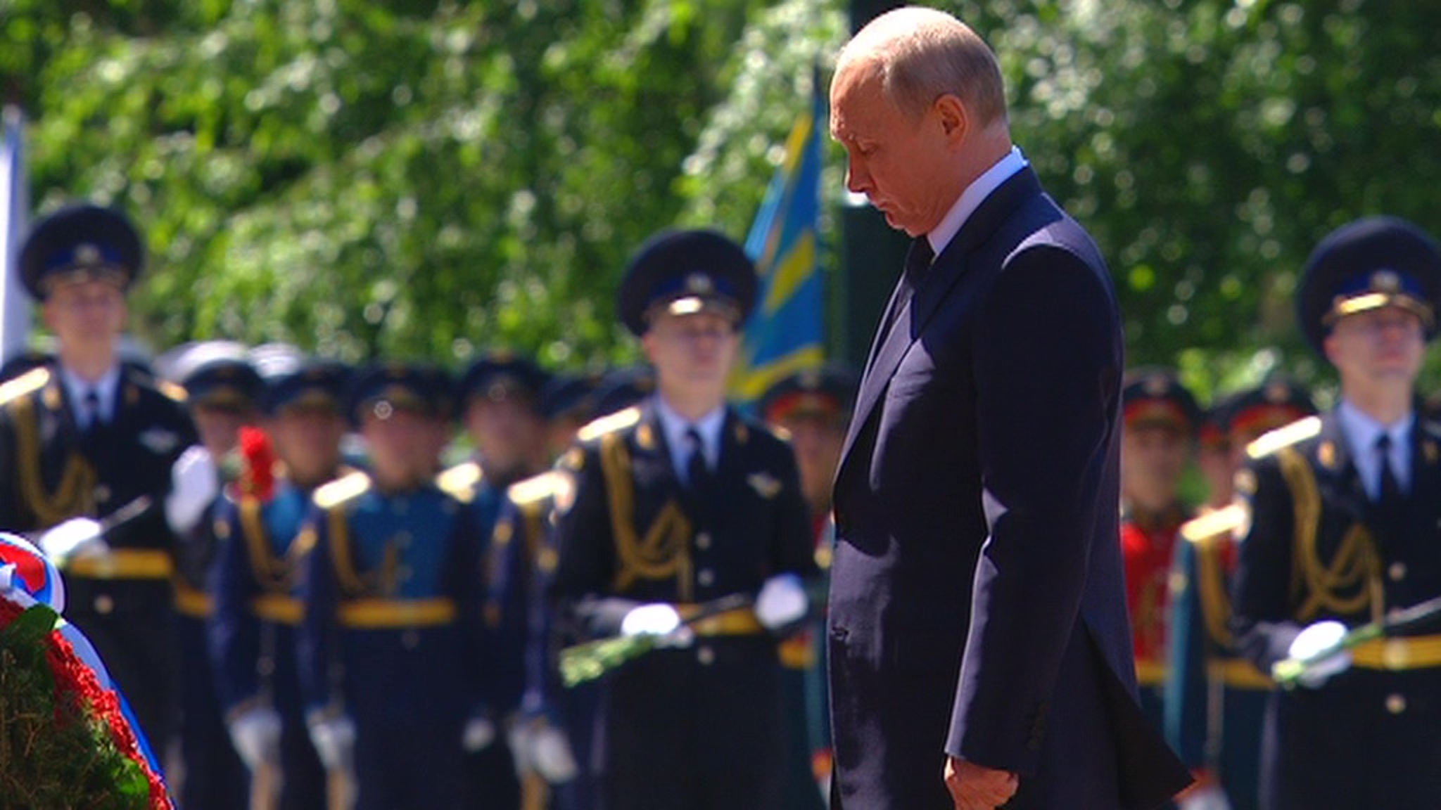 Путин возложил венок к Могиле Неизвестного Солдата