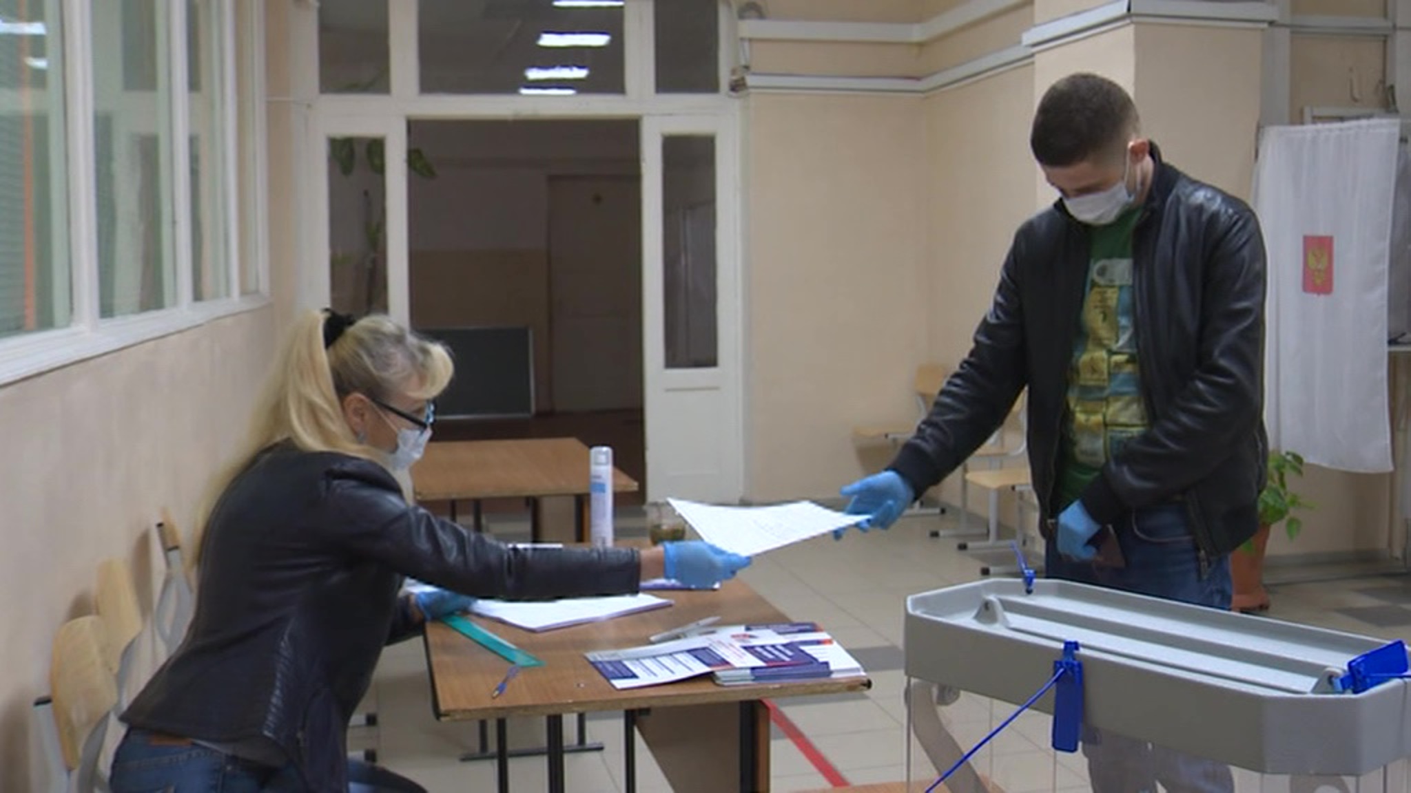 Сахалин: начался второй день голосования по поправкам в Конституцию