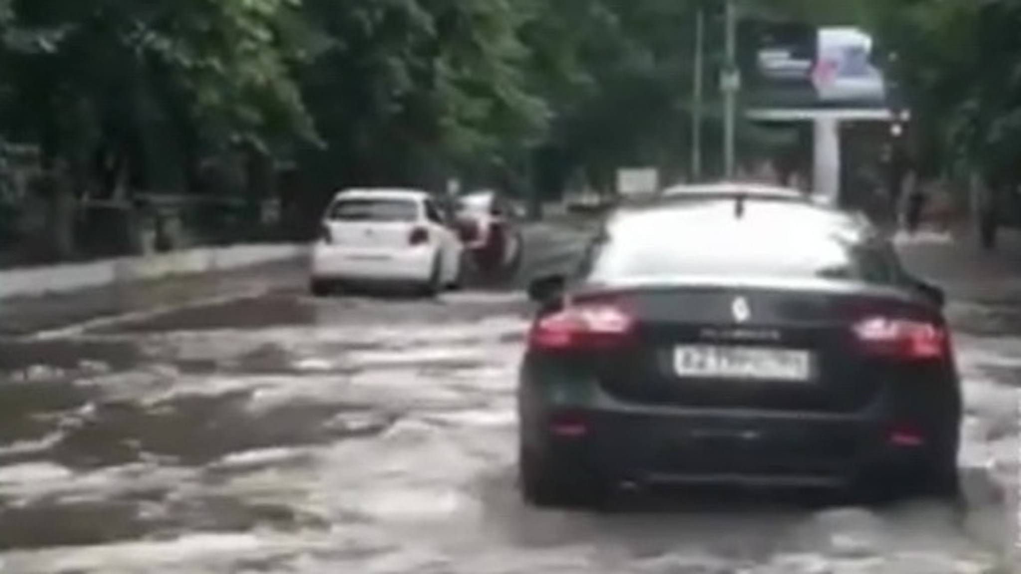 В Саратове ликвидируют последствия ливня