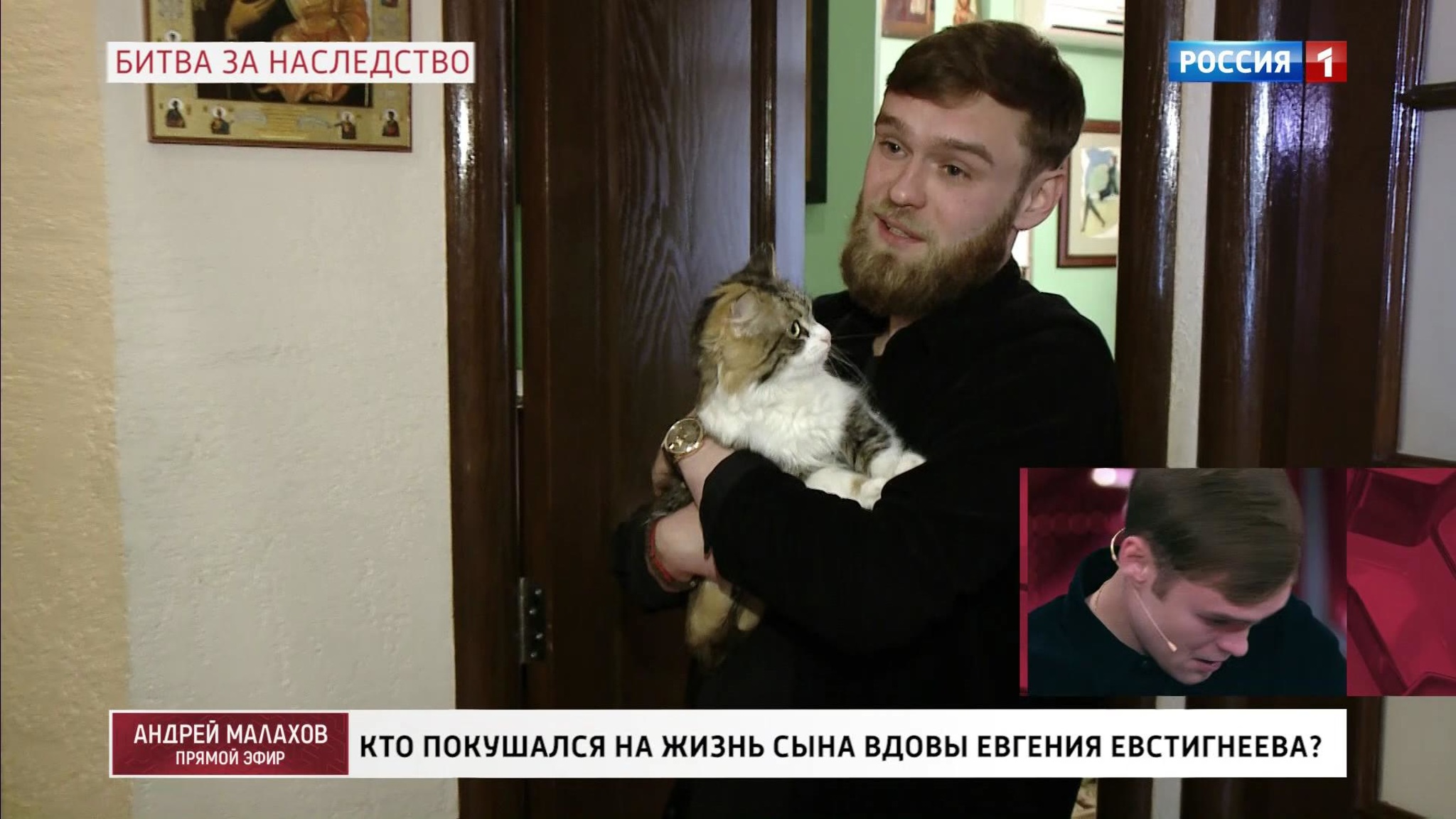 Евгений Благонравов показал, как живет в квартире матери