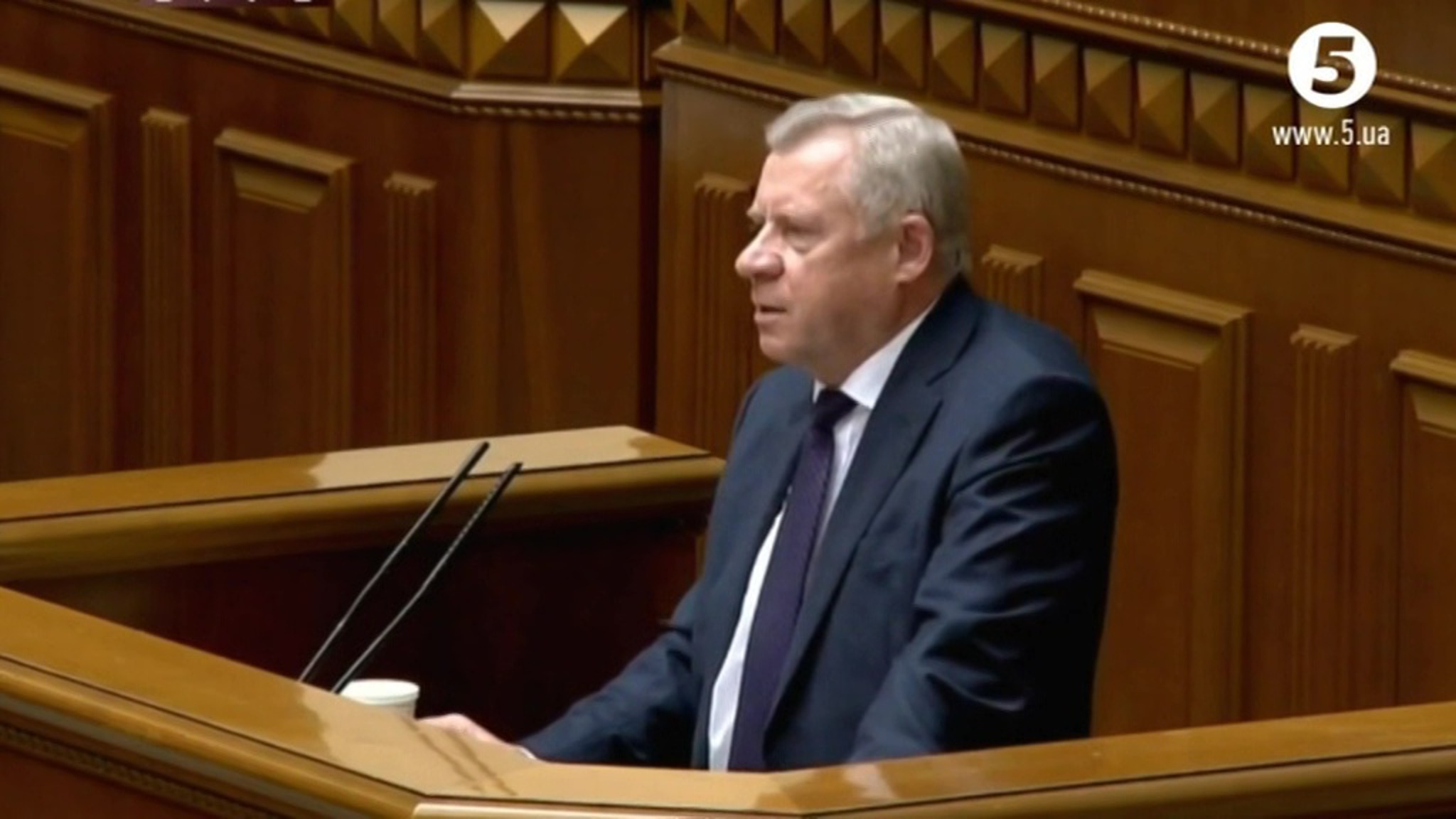 Верховная рада уволила главу НБУ Якова Смолия