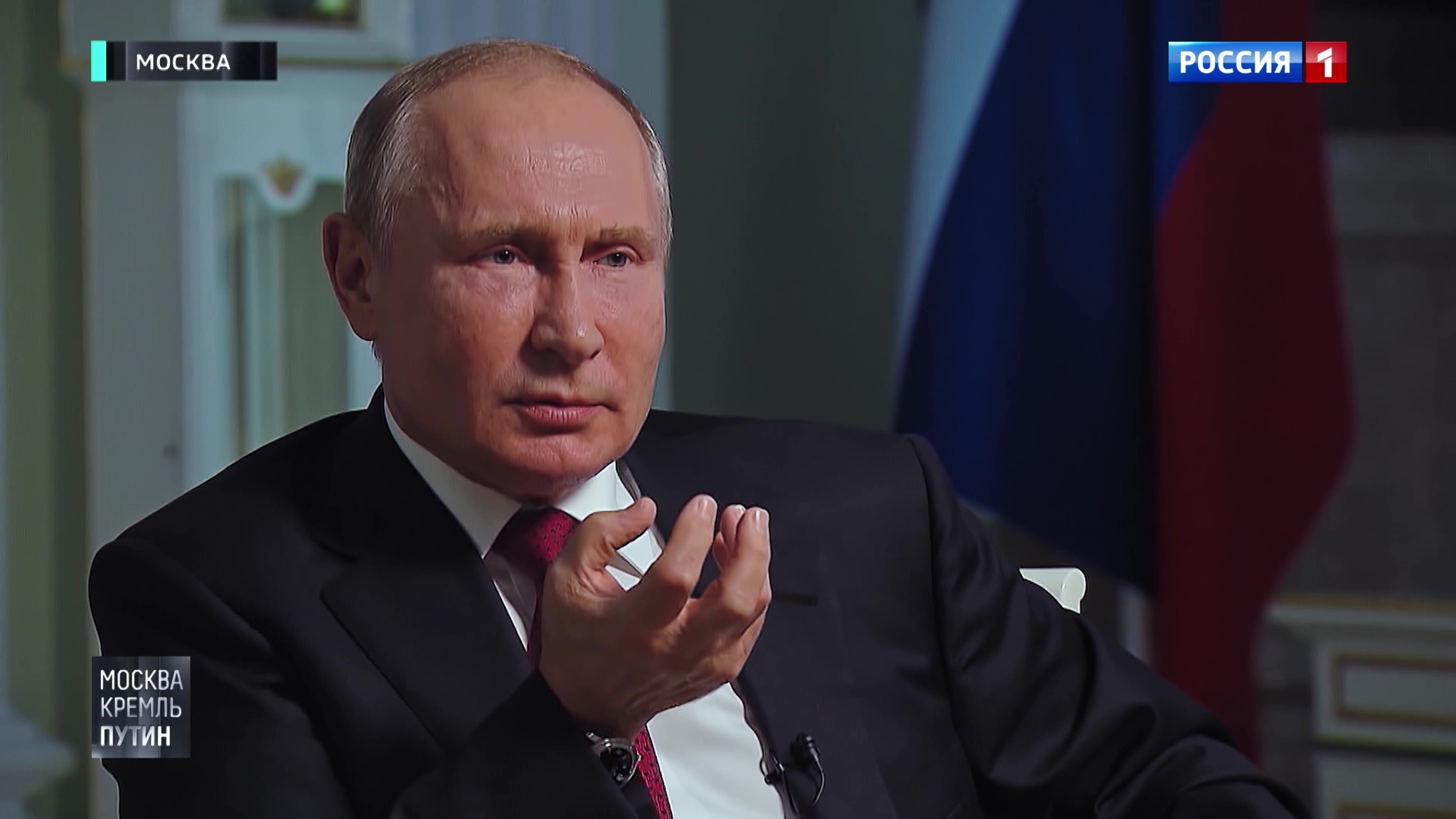 "Подарки русского народа". Новые фрагменты интервью Путина о Конституции