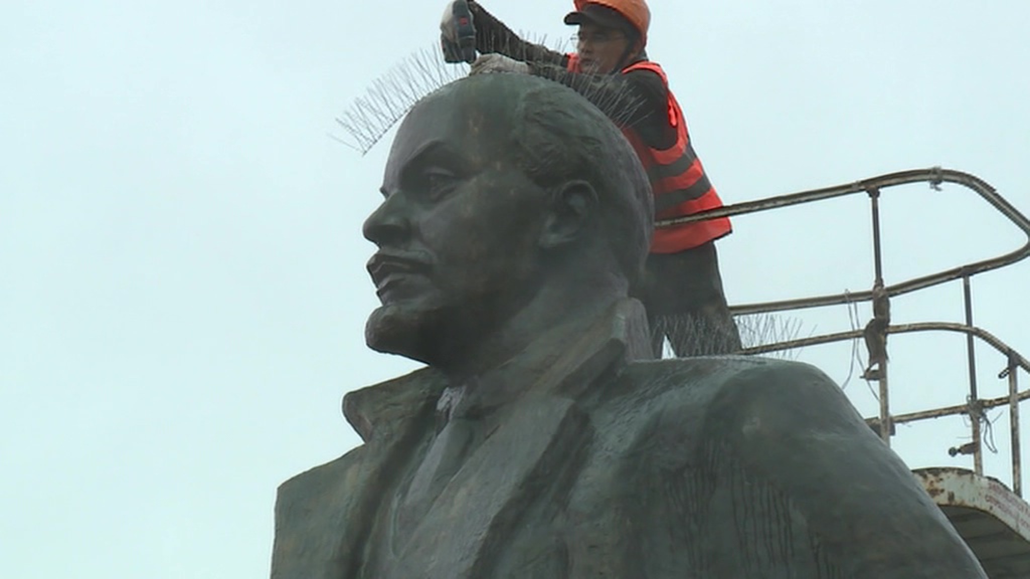 Ленин с ирокезом и профнастил на героях войны. Хорошая инициатива с плохим исполнением вызвала негатив у людей