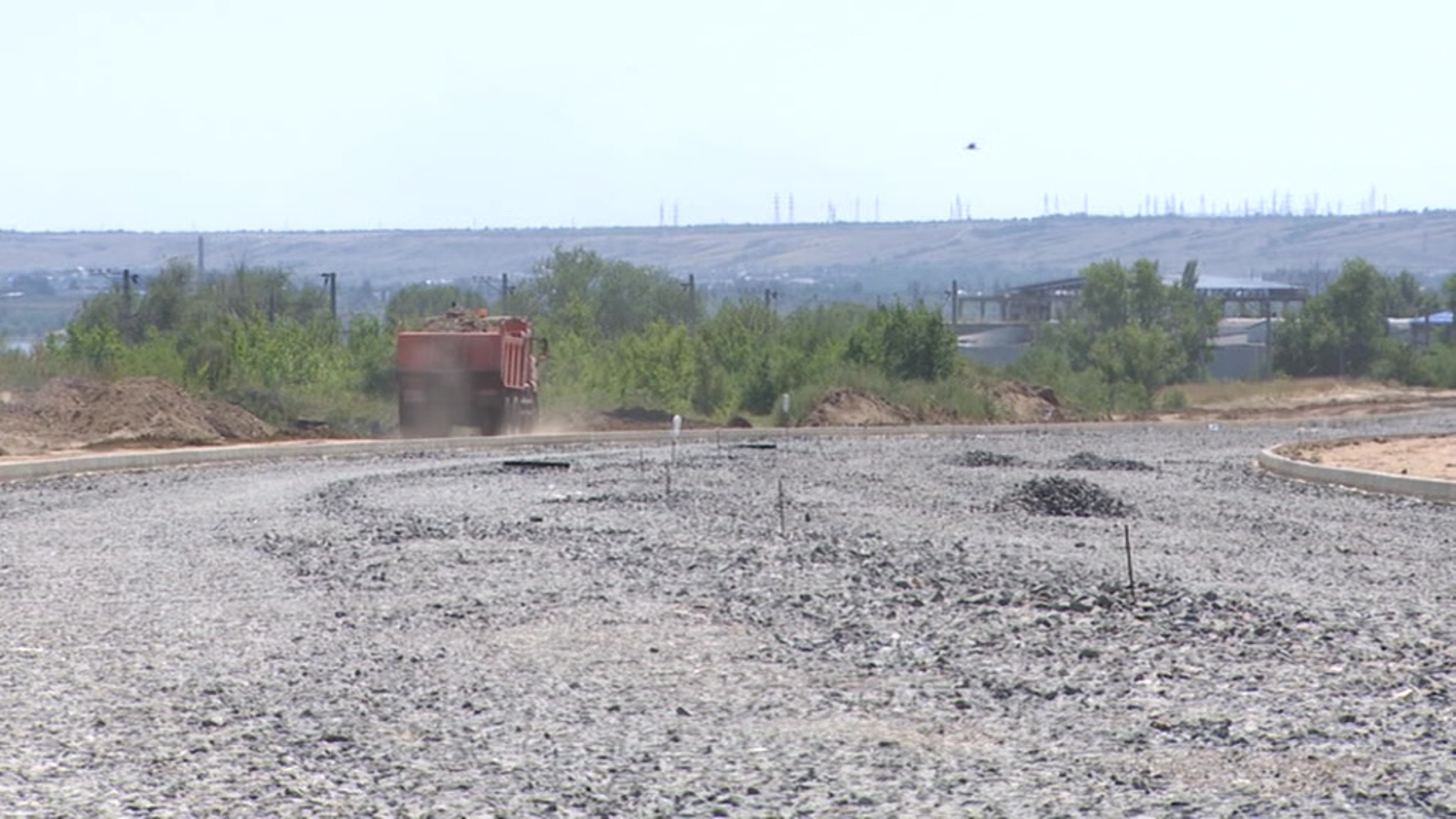 Волгоградские дорожники возводят новую трассу в городе