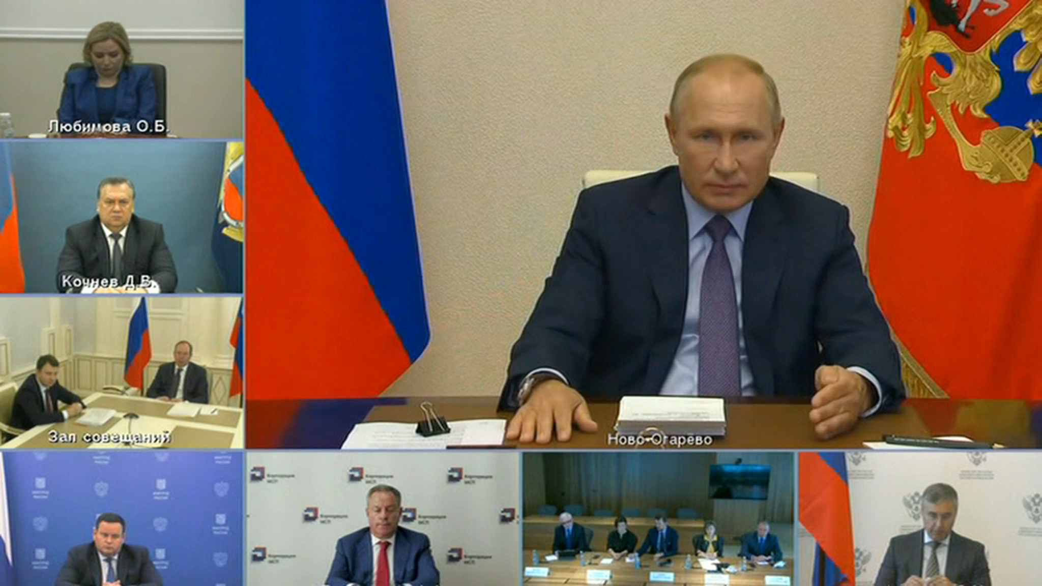 Путин: если будем сидеть на одном месте ровно, "болото будет хлюпать"