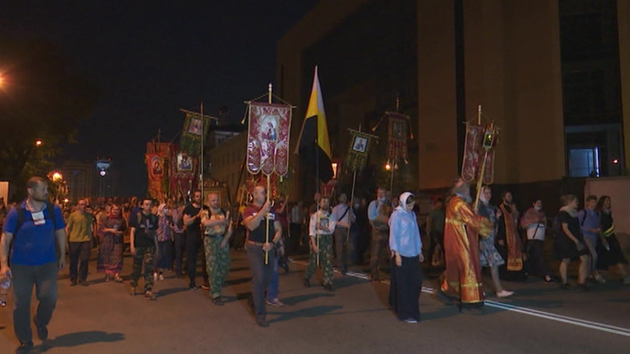 Годовщина расстрела царской семьи: в Екатеринбурге прошел крестный ход