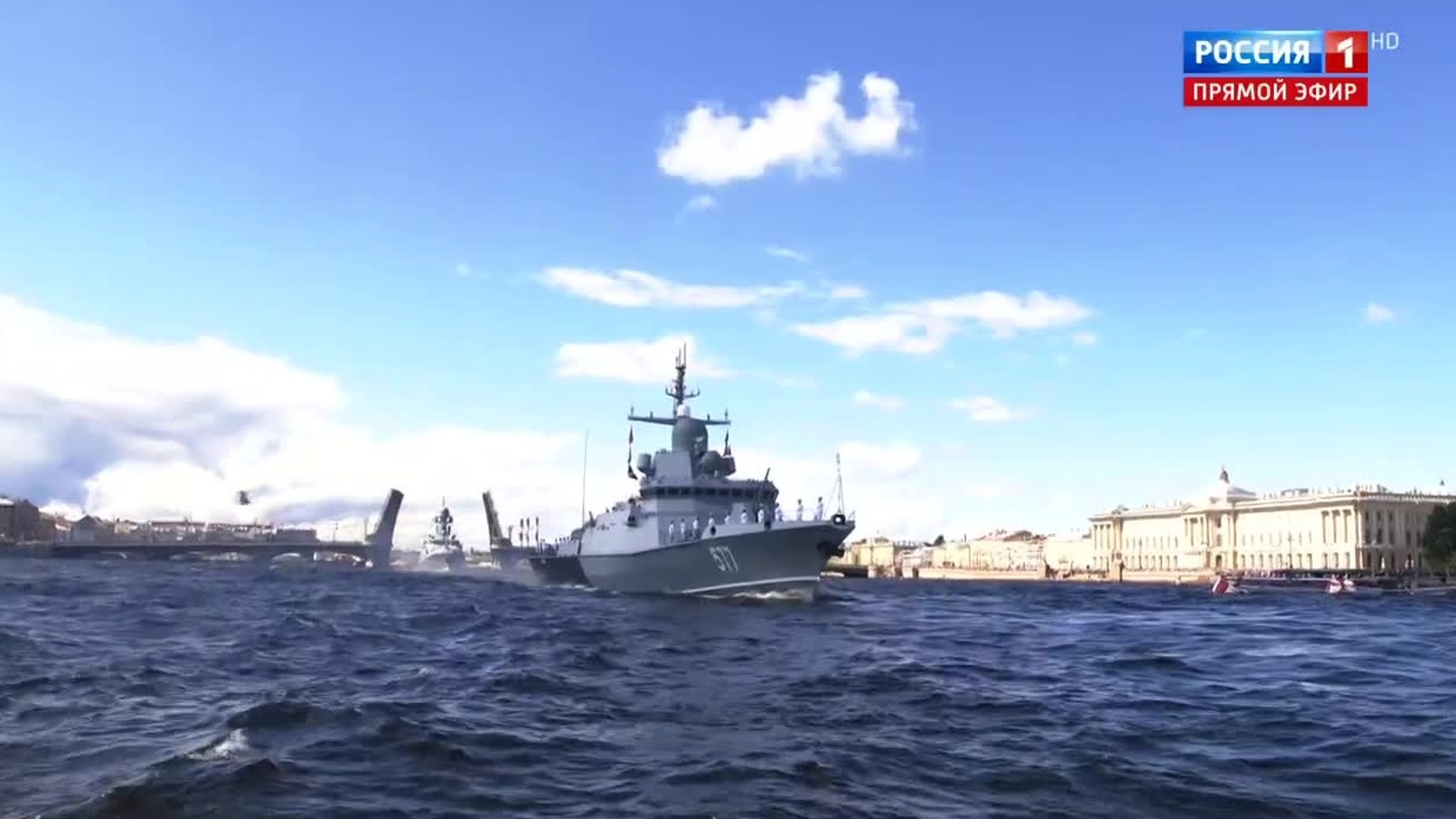 Главный военно-морской парад отметился новыми кораблями и технологиями съемки
