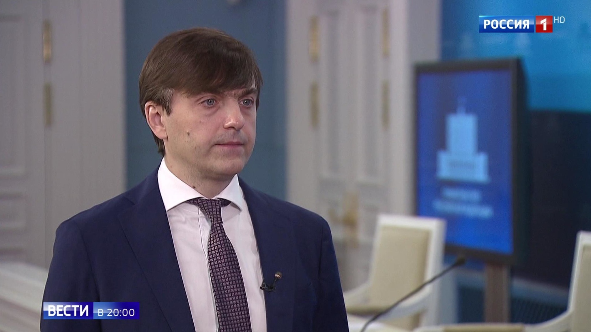 Дистанционка, сложности ЕГЭ и перемены в образовании: интервью с министром просвещения
