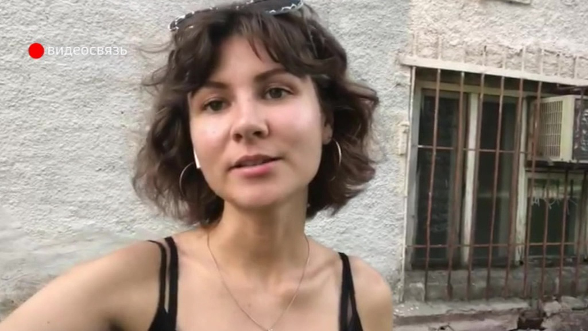 Неудачная попытка вирусной рекламы: на деревню в Подмосковье с неба вывалили кучу трусов