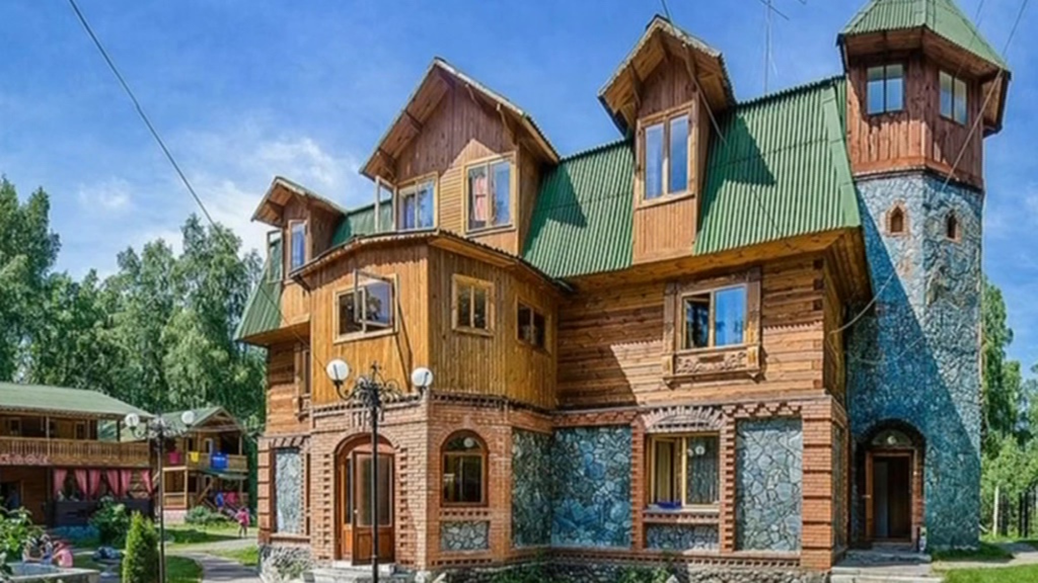 На турбазе "Глобус" в Алтайском крае найдена мертвой целая семья