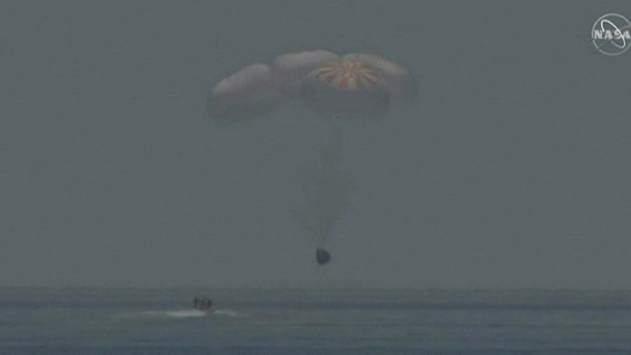 Трамп поздравил создателей и экипаж Crew Dragon с успешной посадкой