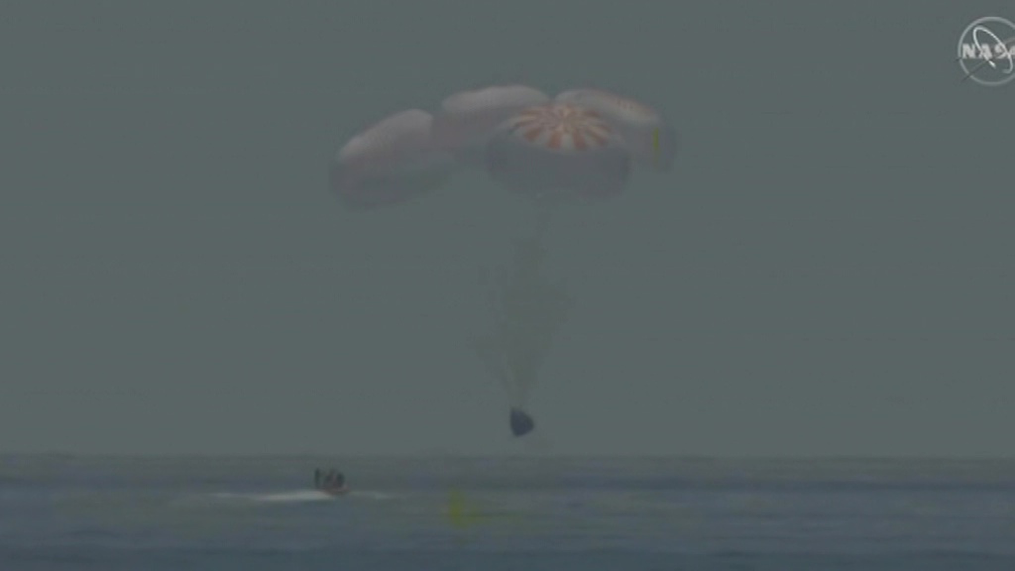 Crew Dragon приводнился в Мексиканском заливе