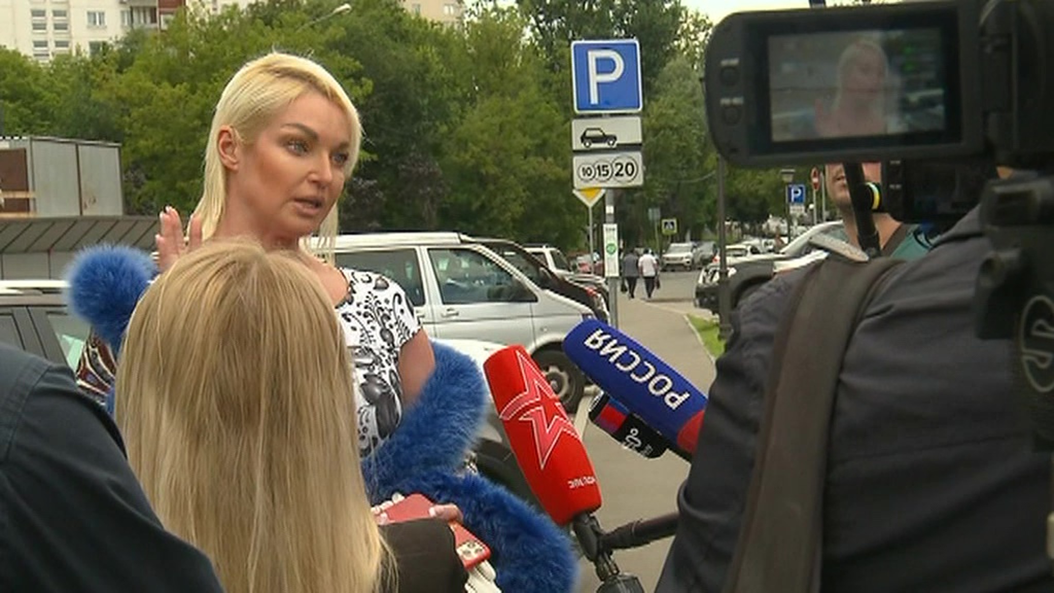 "Включила Волочкову": новое эпатажное появление балерины в суде
