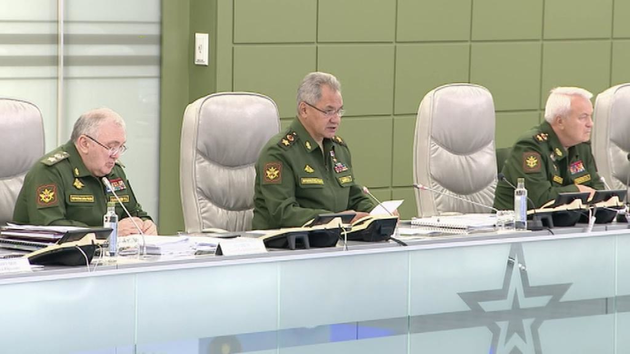Шойгу: военнослужащие РФ будут получать ежемесячную надбавку