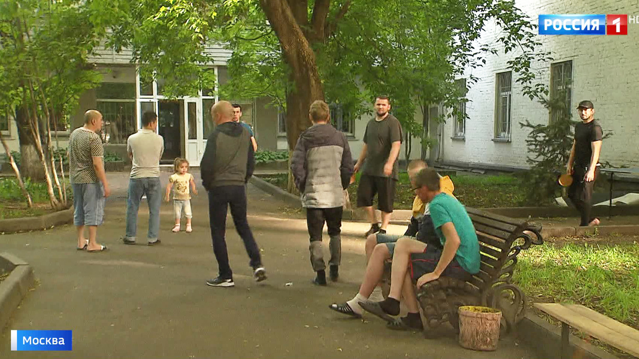 Шум, мусор и пьяные драки: москвичи жалуются на хостел во дворе дома