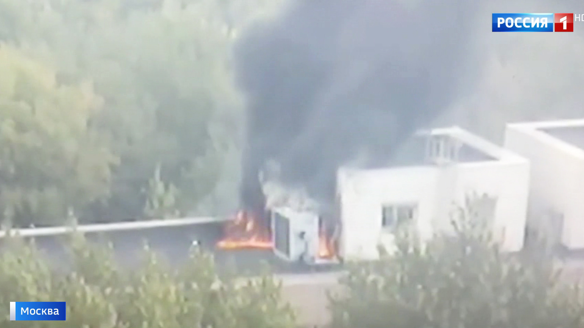 На крыше здания столичного ГИБДД произошел пожар