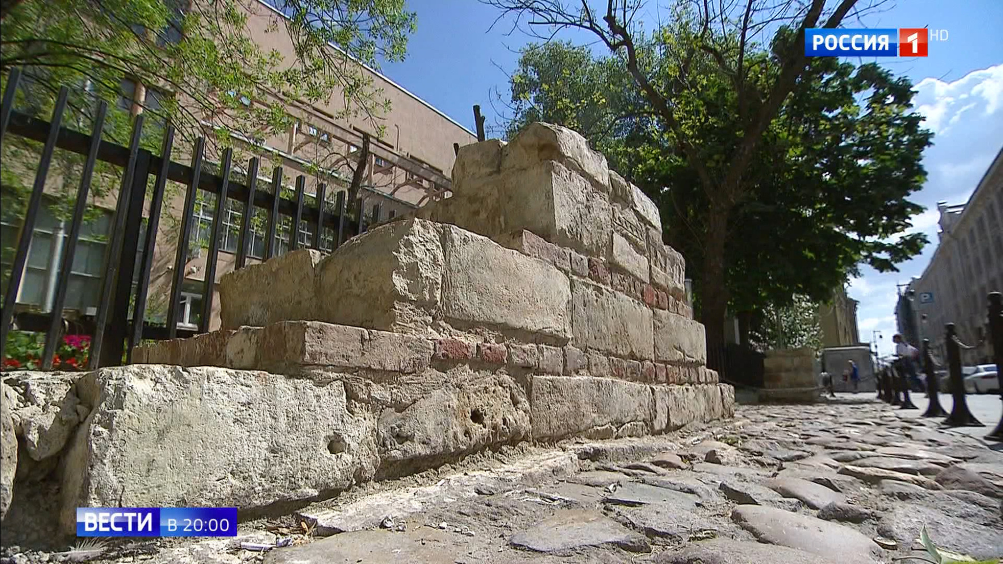 При реконструкции здания на Мясницкой улице обнаружили старинную плитку