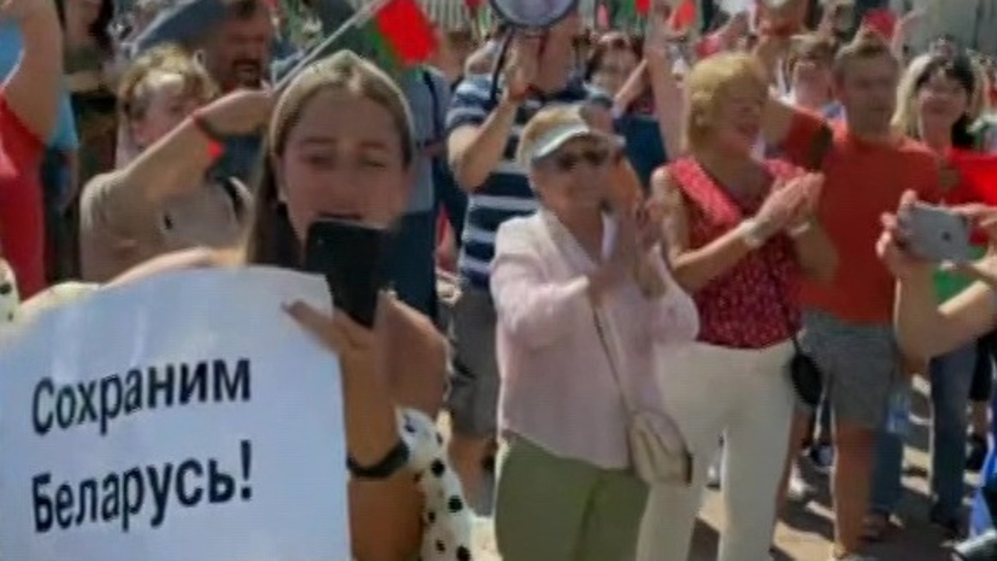 В Минске перекрыли проспект Независимости, на митинг приехал премьер