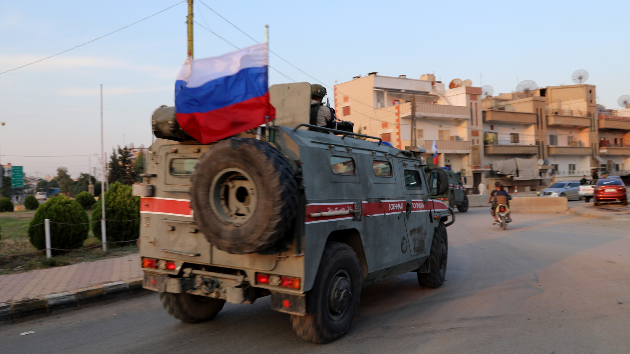 Российские военные поздравили сирийских детей с наступающим Новым годом